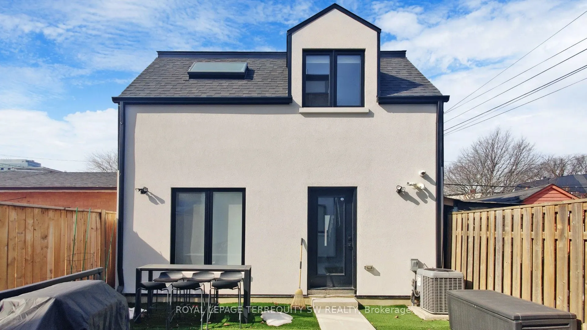 144 Dovercourt Road, #Coach House