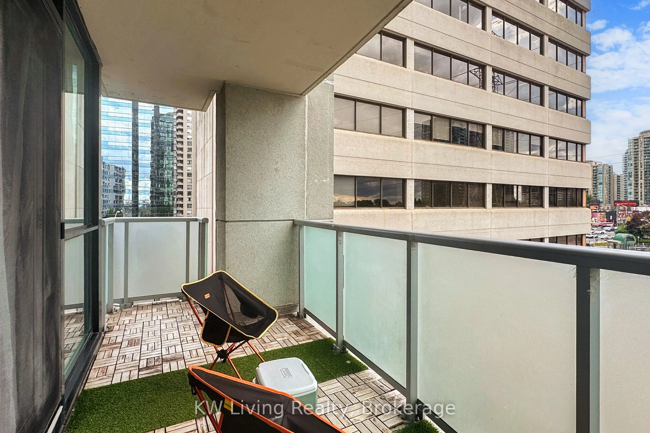 5740 Yonge Street, #409