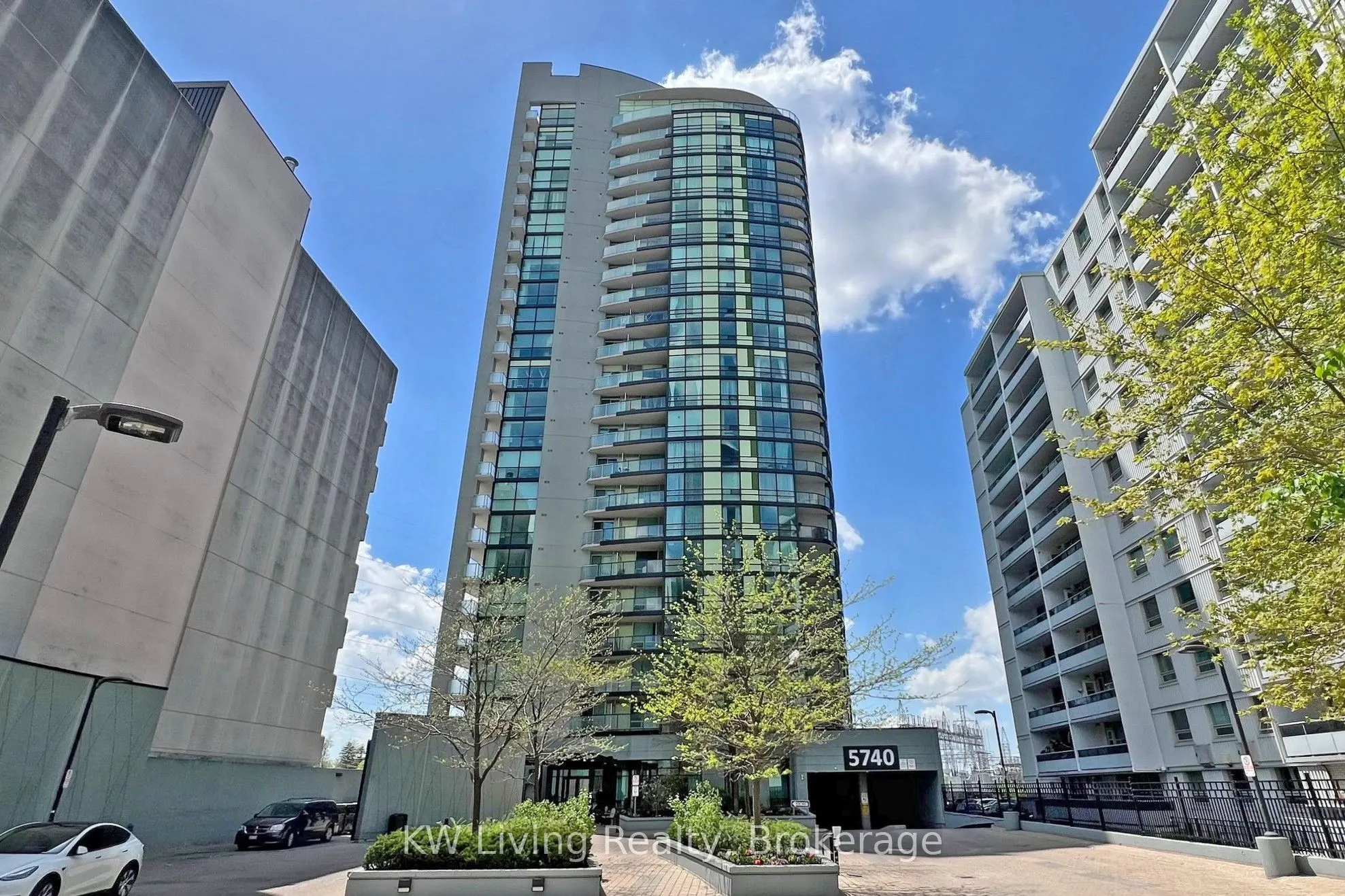 5740 Yonge Street, #409