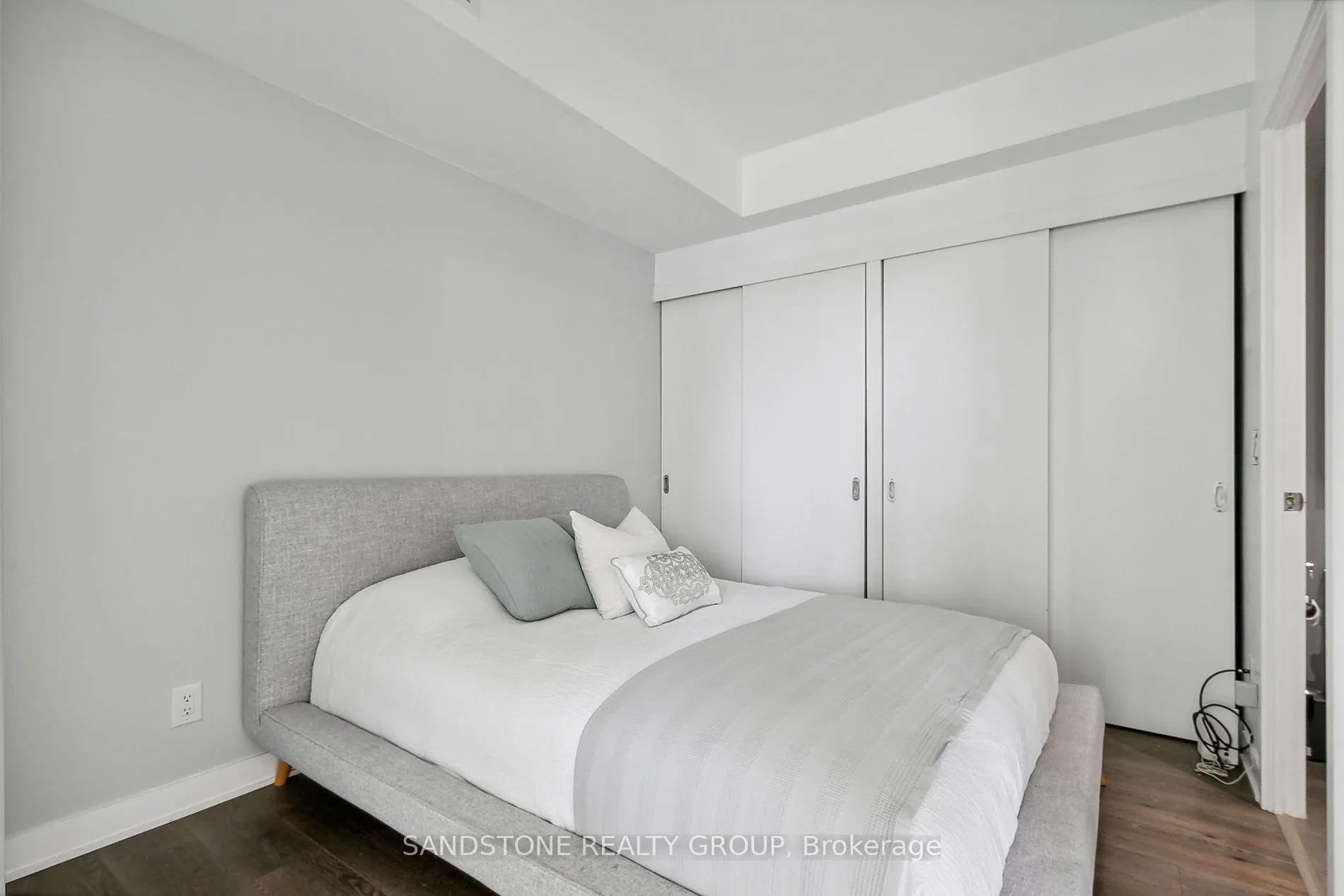 110 Charles Street E, #2604