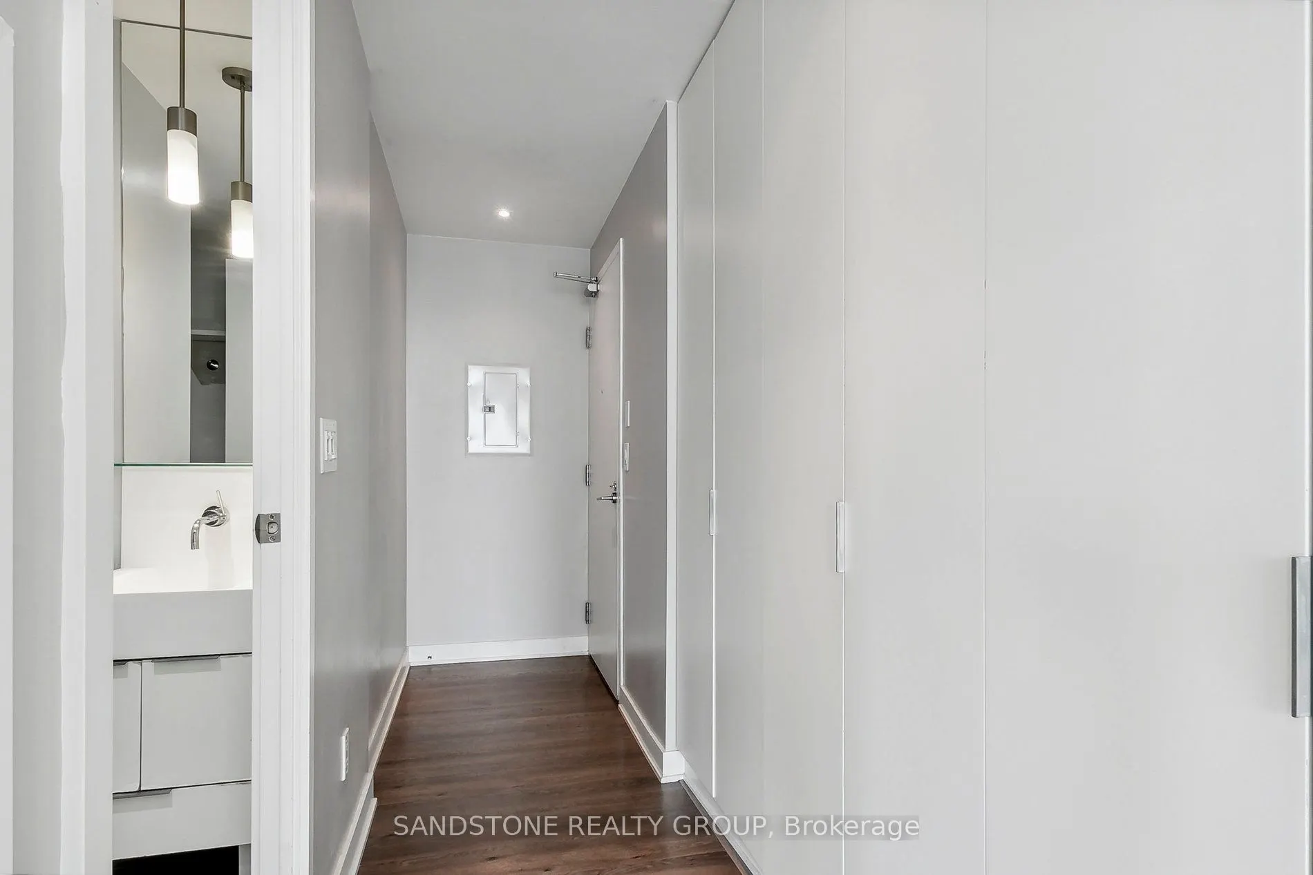 110 Charles Street E, #2604