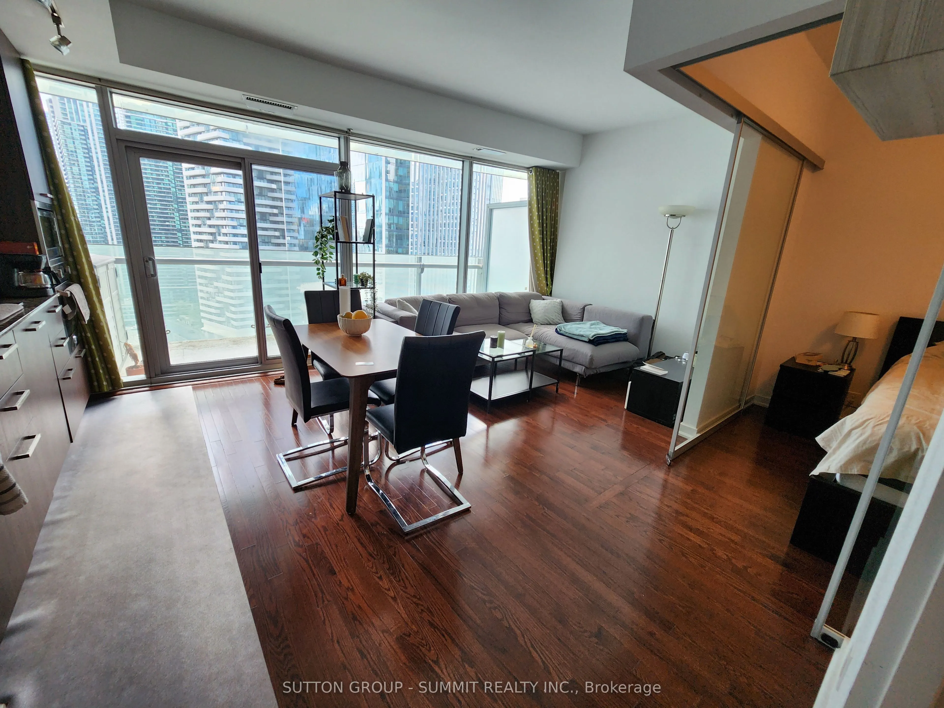 12 York Street, #2111