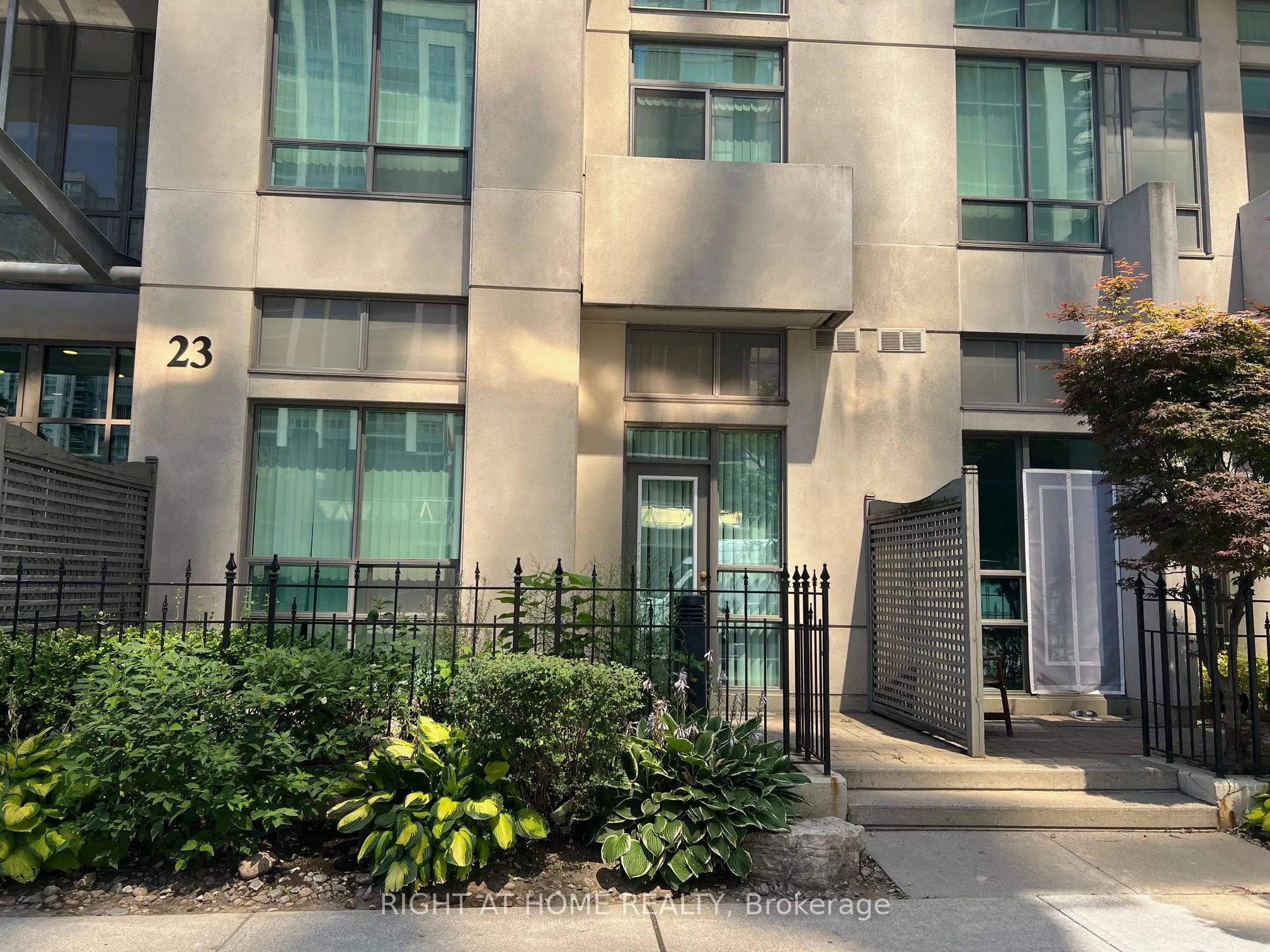 23 Hollywood Avenue, #105