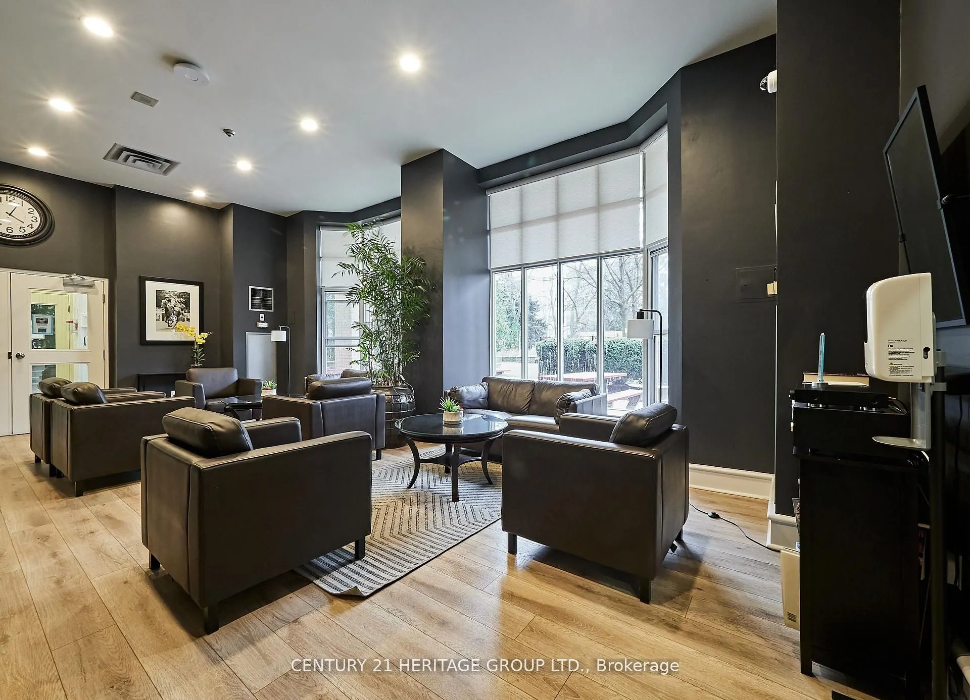 21 Overlea Boulevard, #511