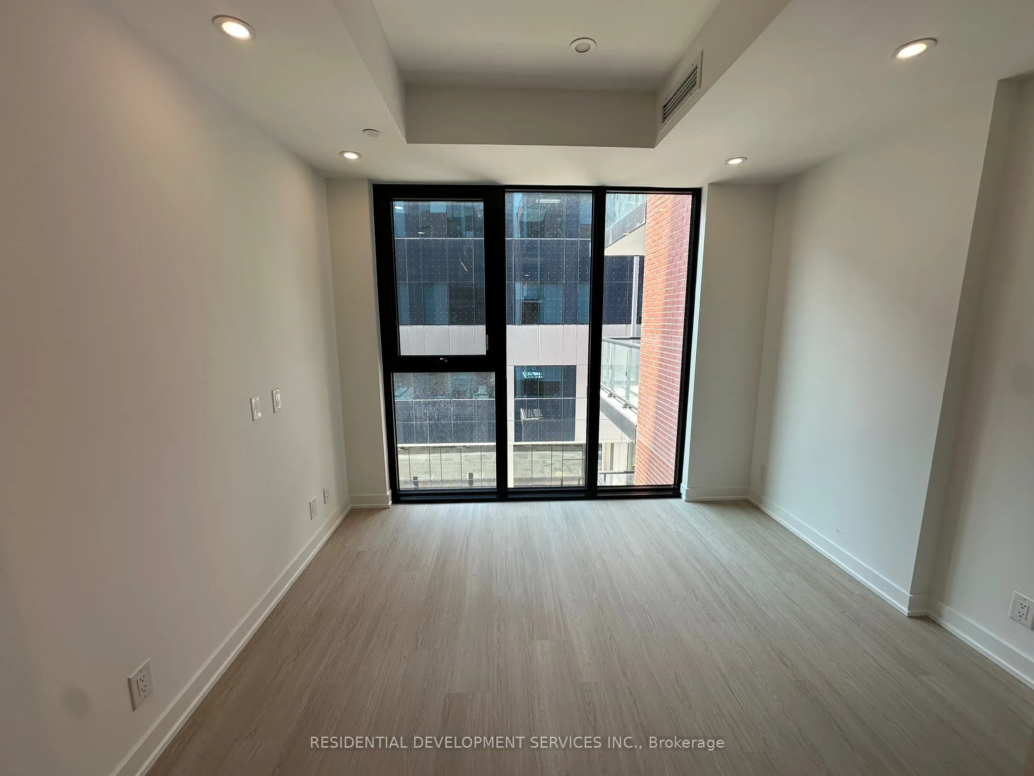 699 Sheppard Avenue E, #516