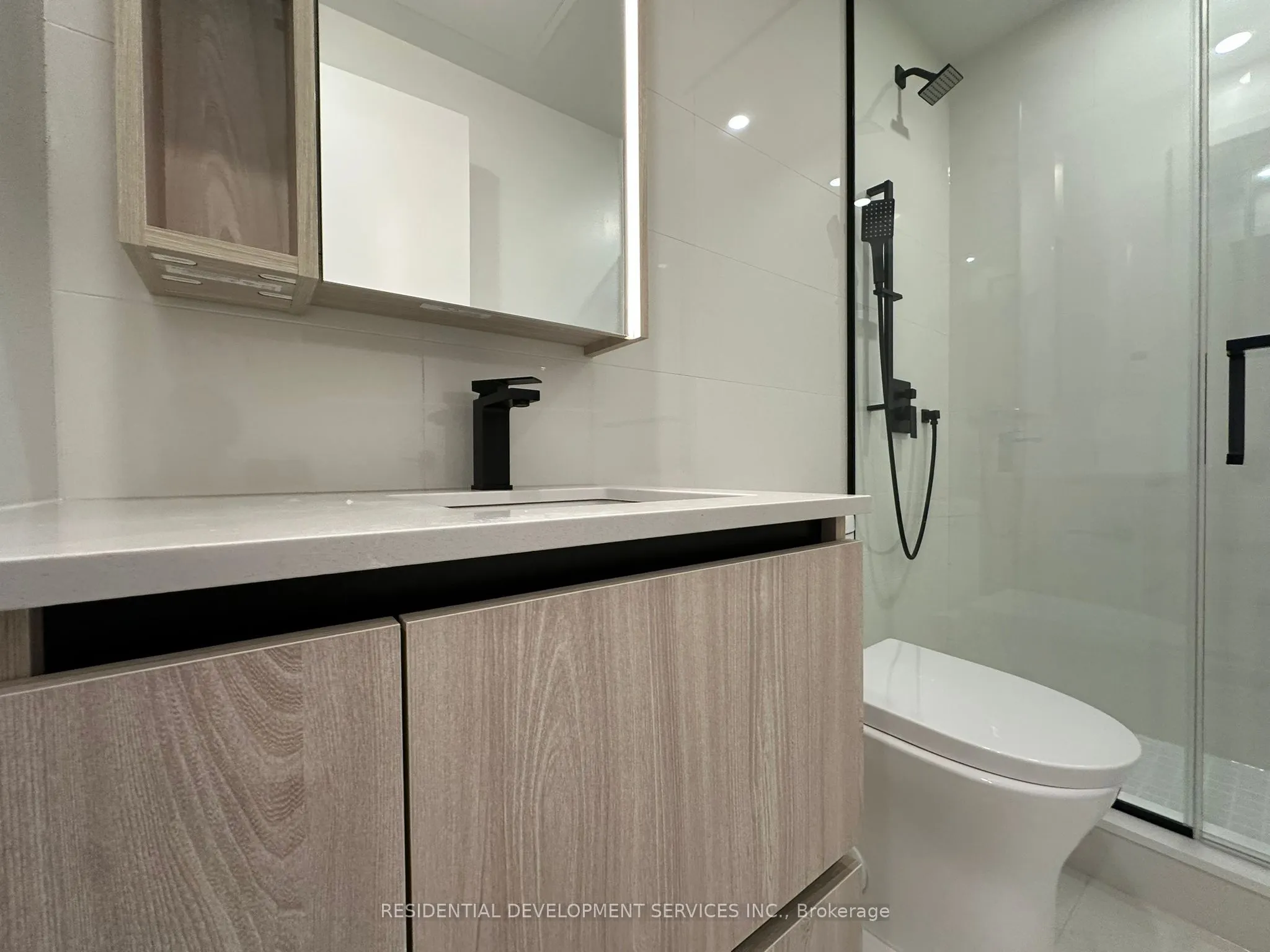 699 Sheppard Avenue E, #516