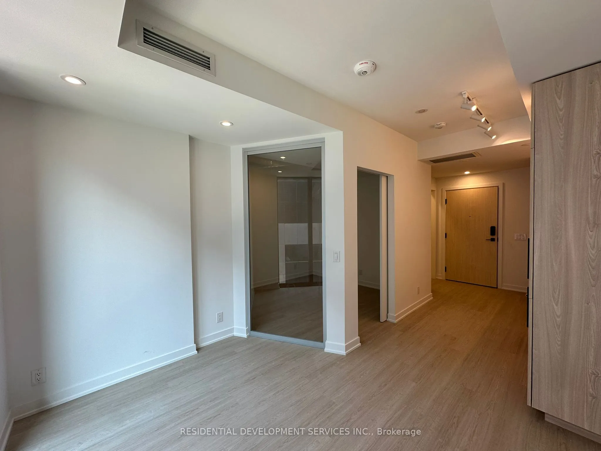 699 Sheppard Avenue E, #516