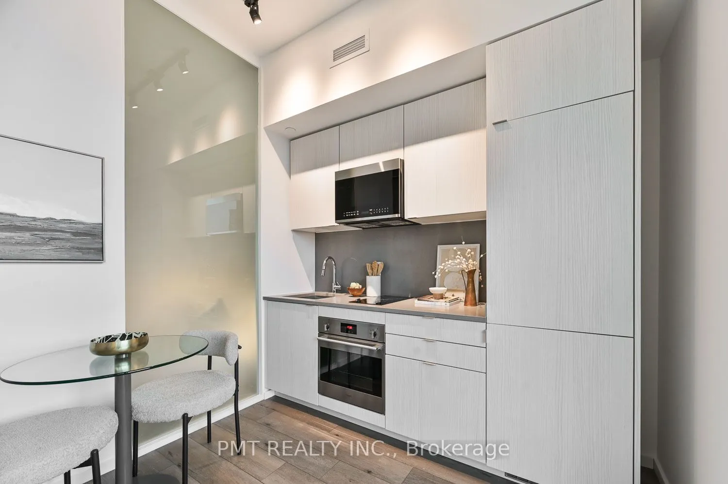 21 Lawren Harris Square, #610