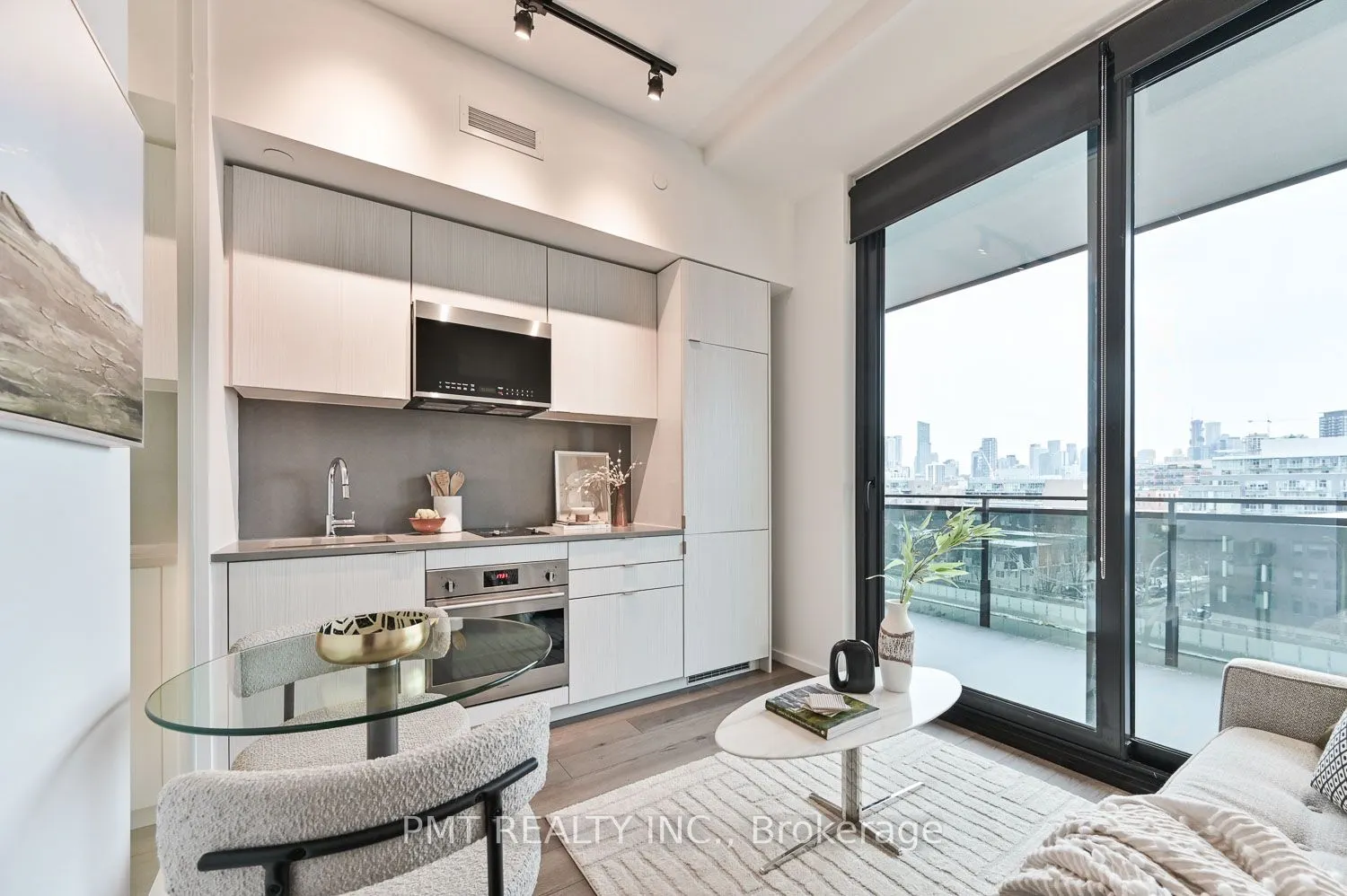21 Lawren Harris Square, #610