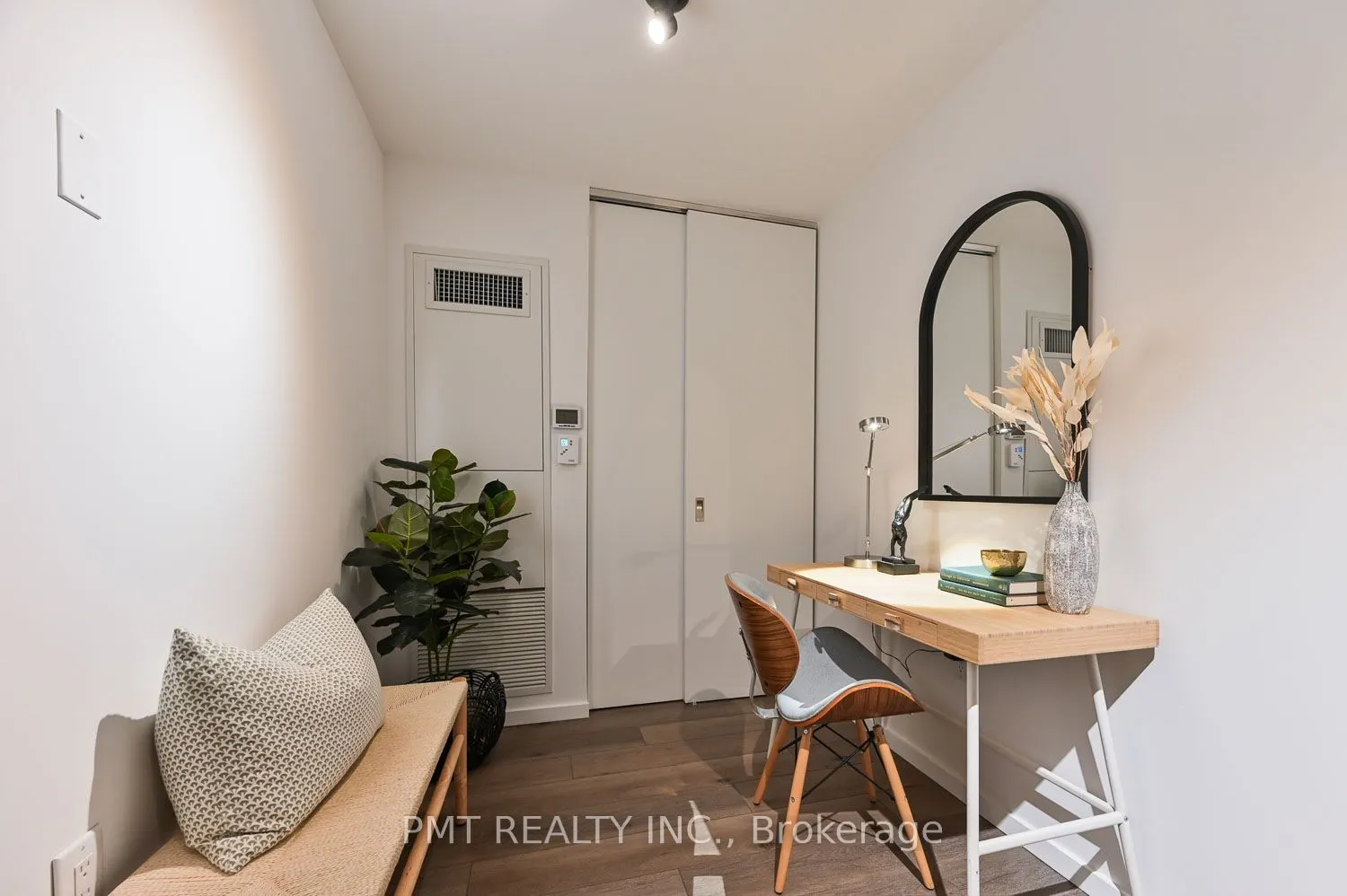 21 Lawren Harris Square, #610