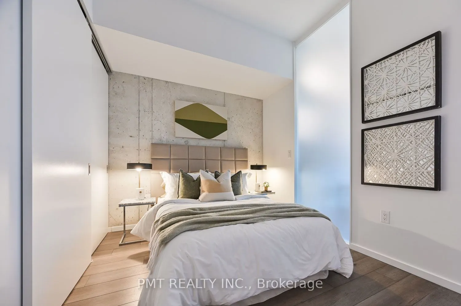 21 Lawren Harris Square, #610