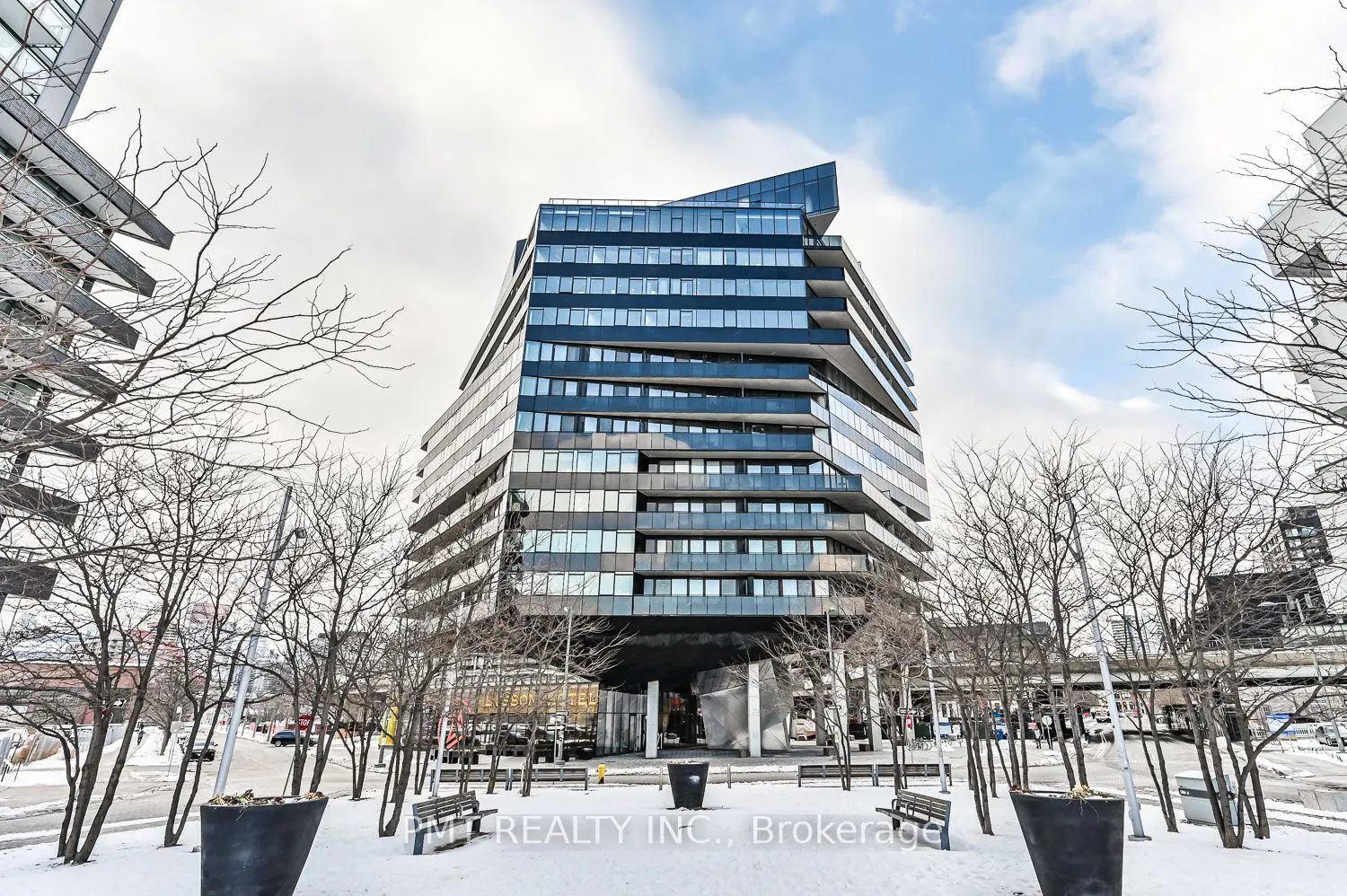 21 Lawren Harris Square, #610