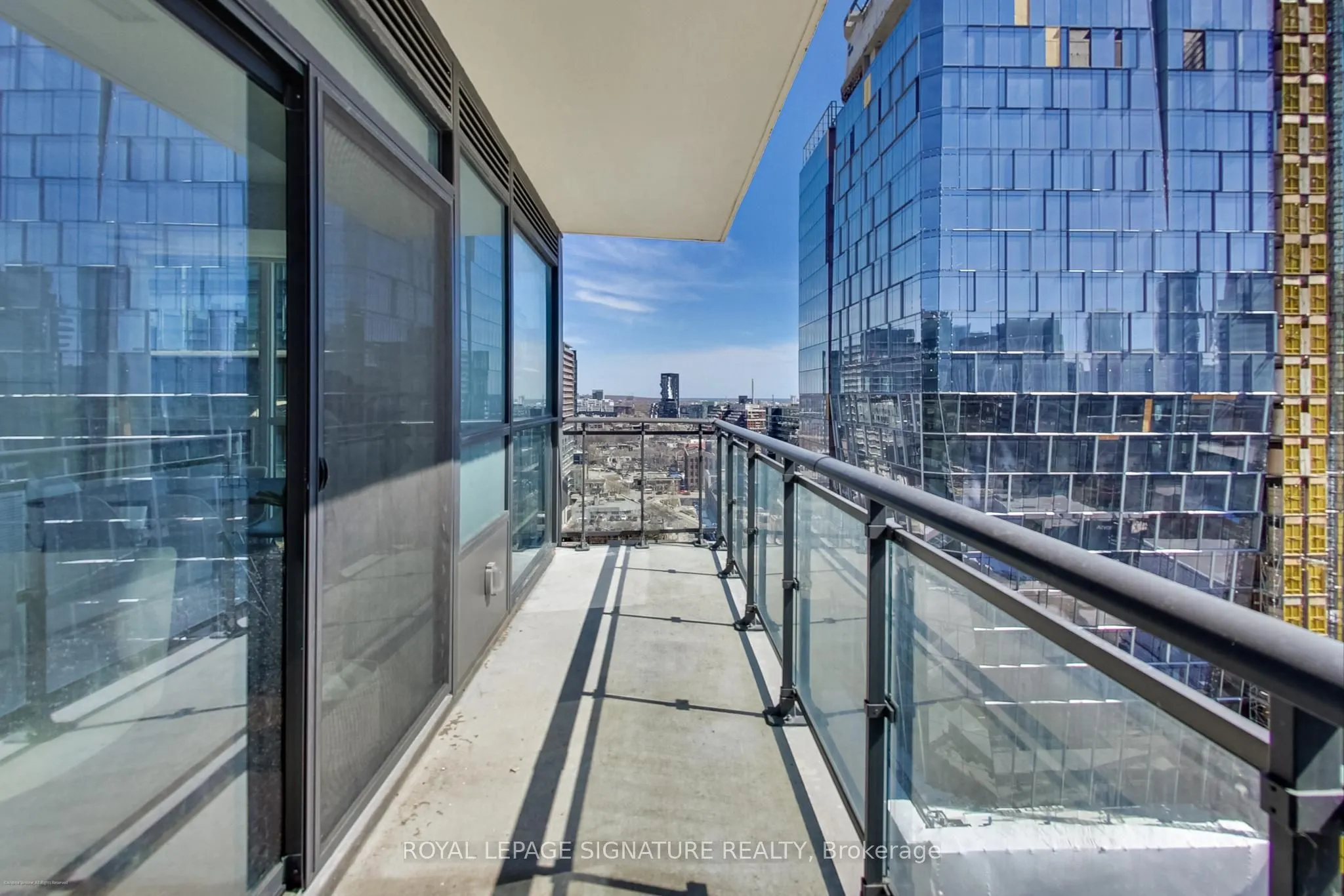 460 Adelaide Street E, #1811