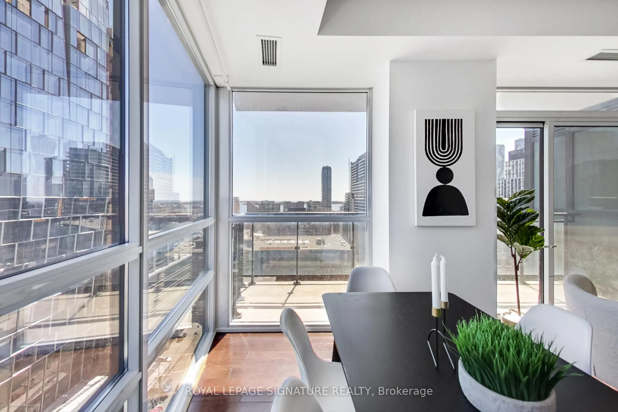 460 Adelaide Street E, #1811