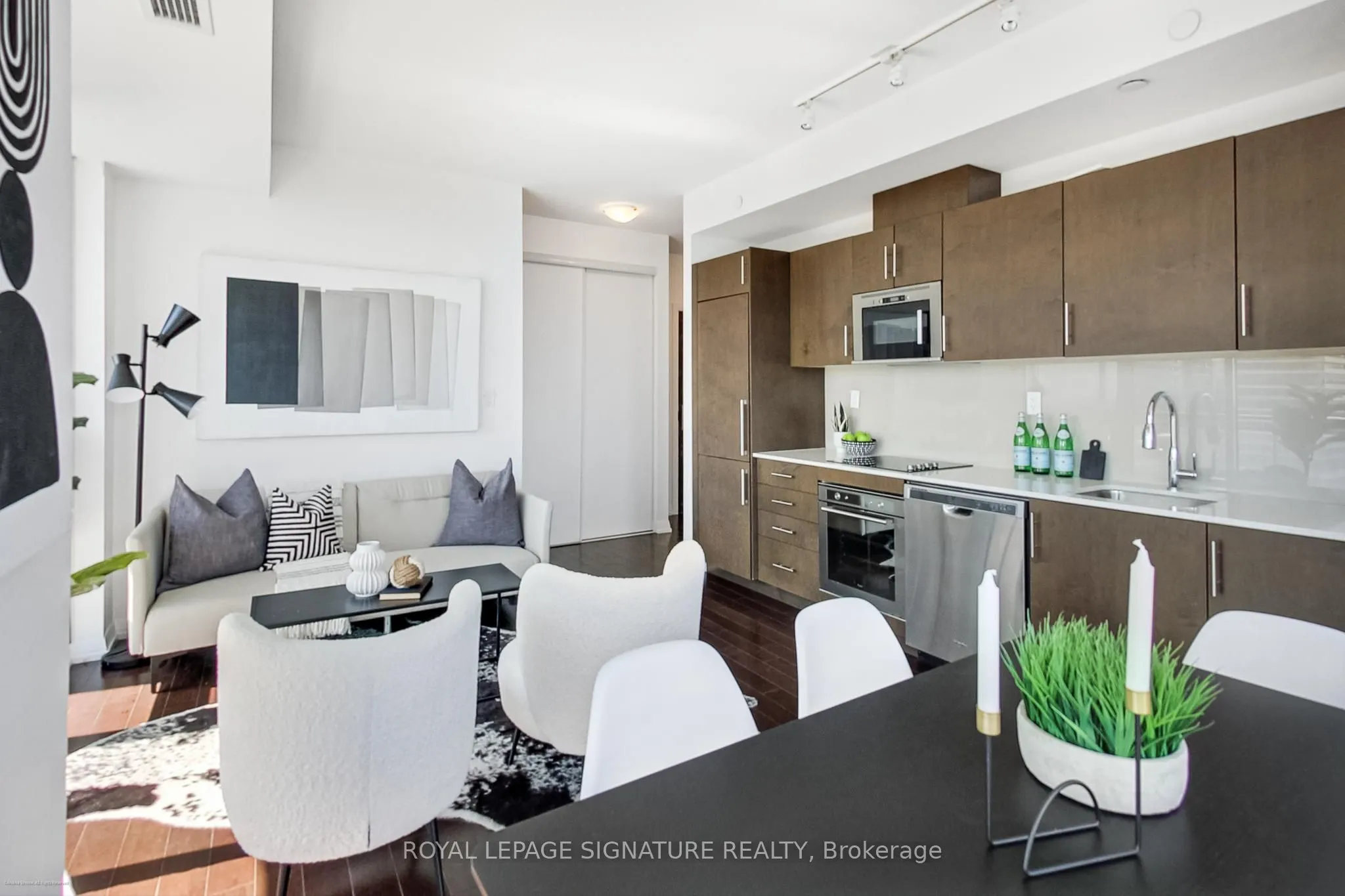 460 Adelaide Street E, #1811