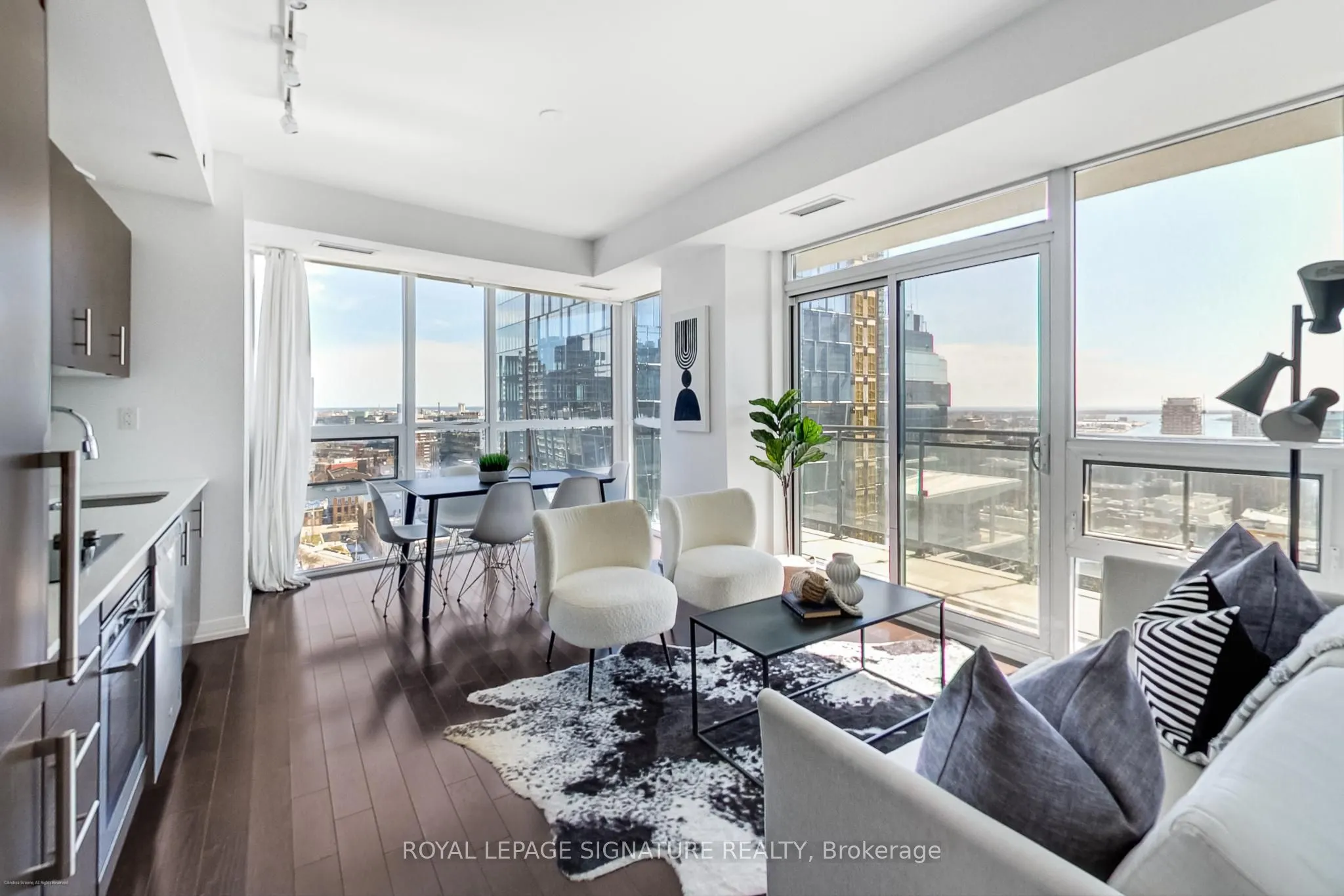 460 Adelaide Street E, #1811