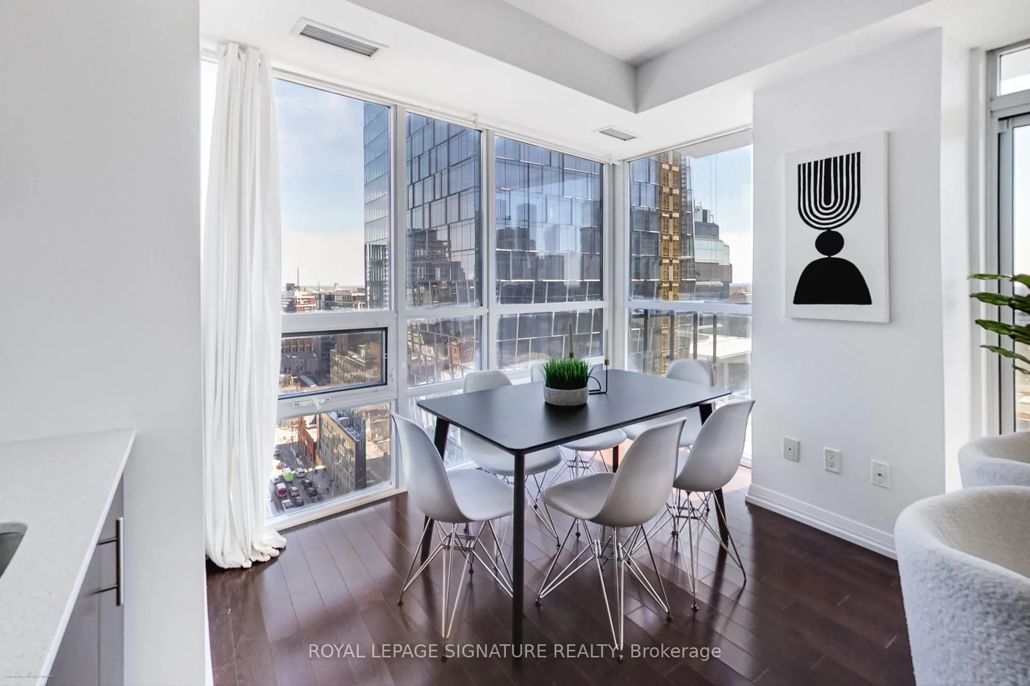 460 Adelaide Street E, #1811