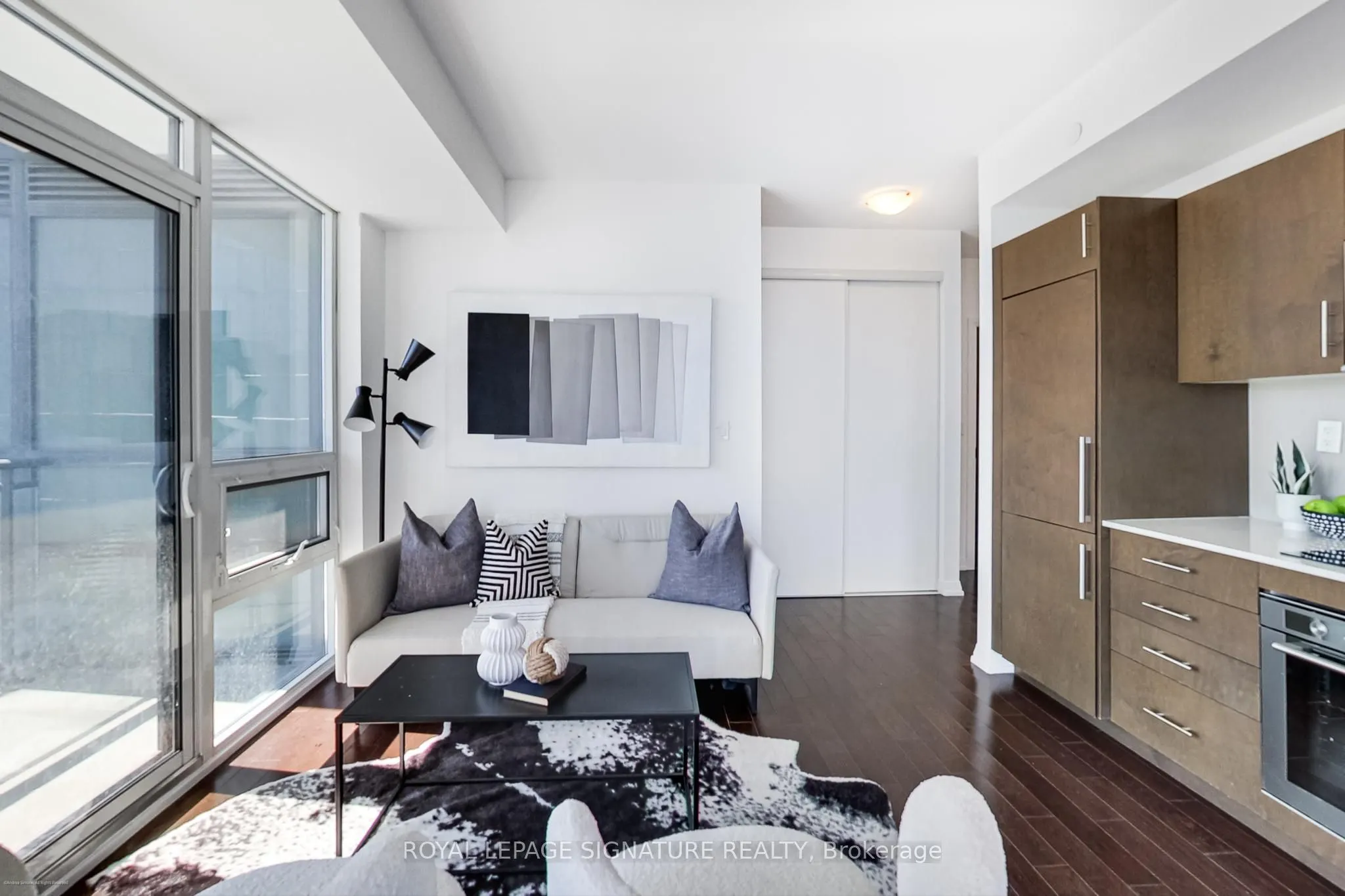 460 Adelaide Street E, #1811