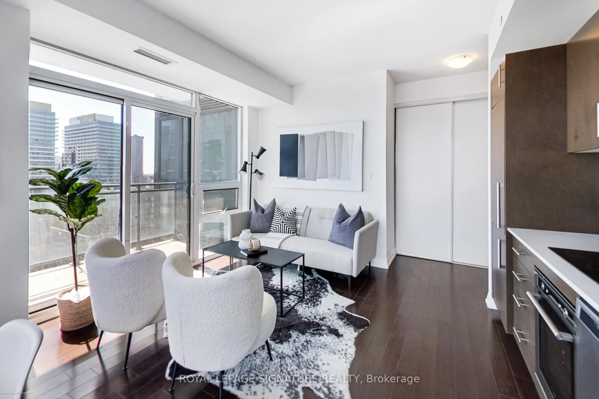 460 Adelaide Street E, #1811