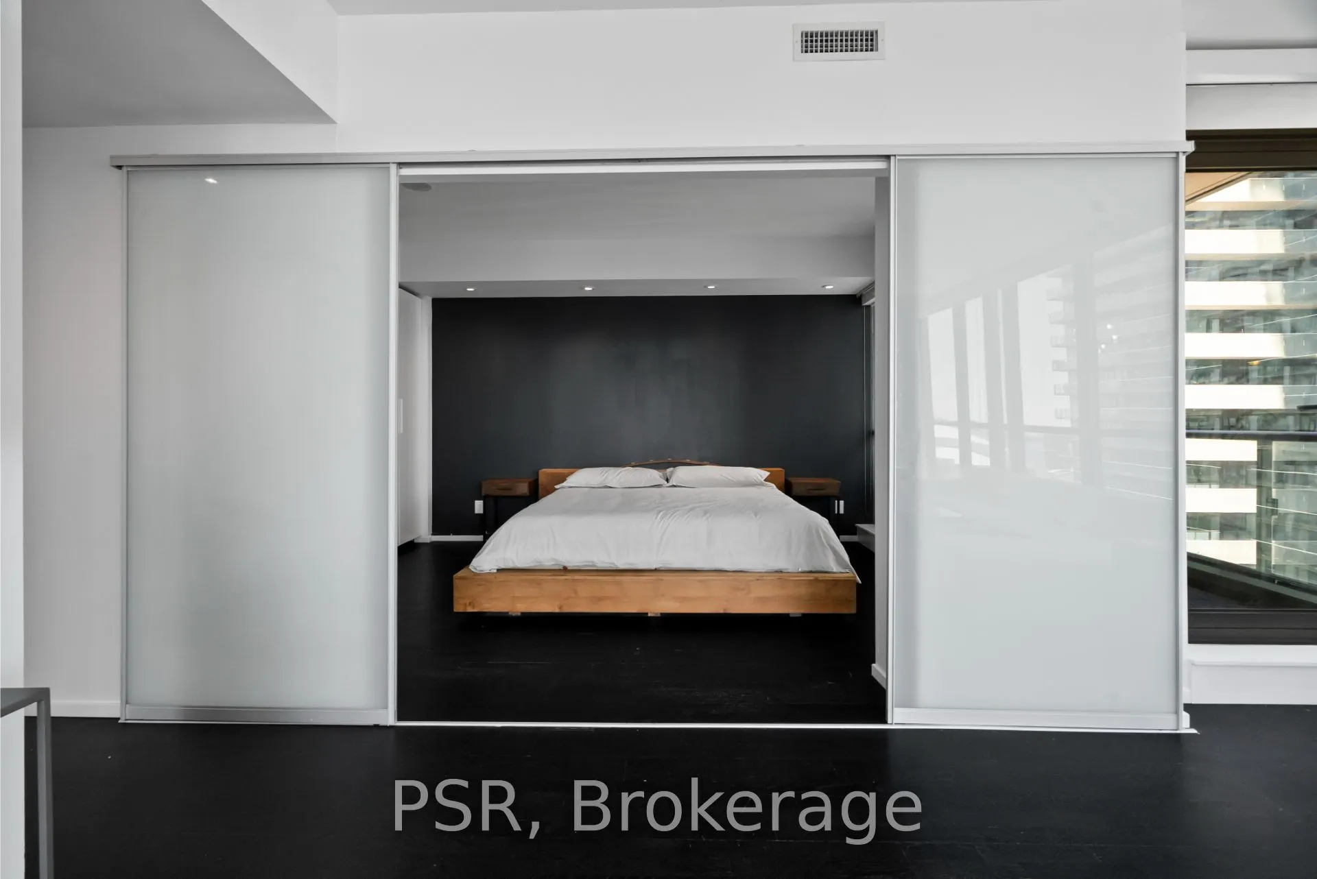 8 Charlotte Street, #2506