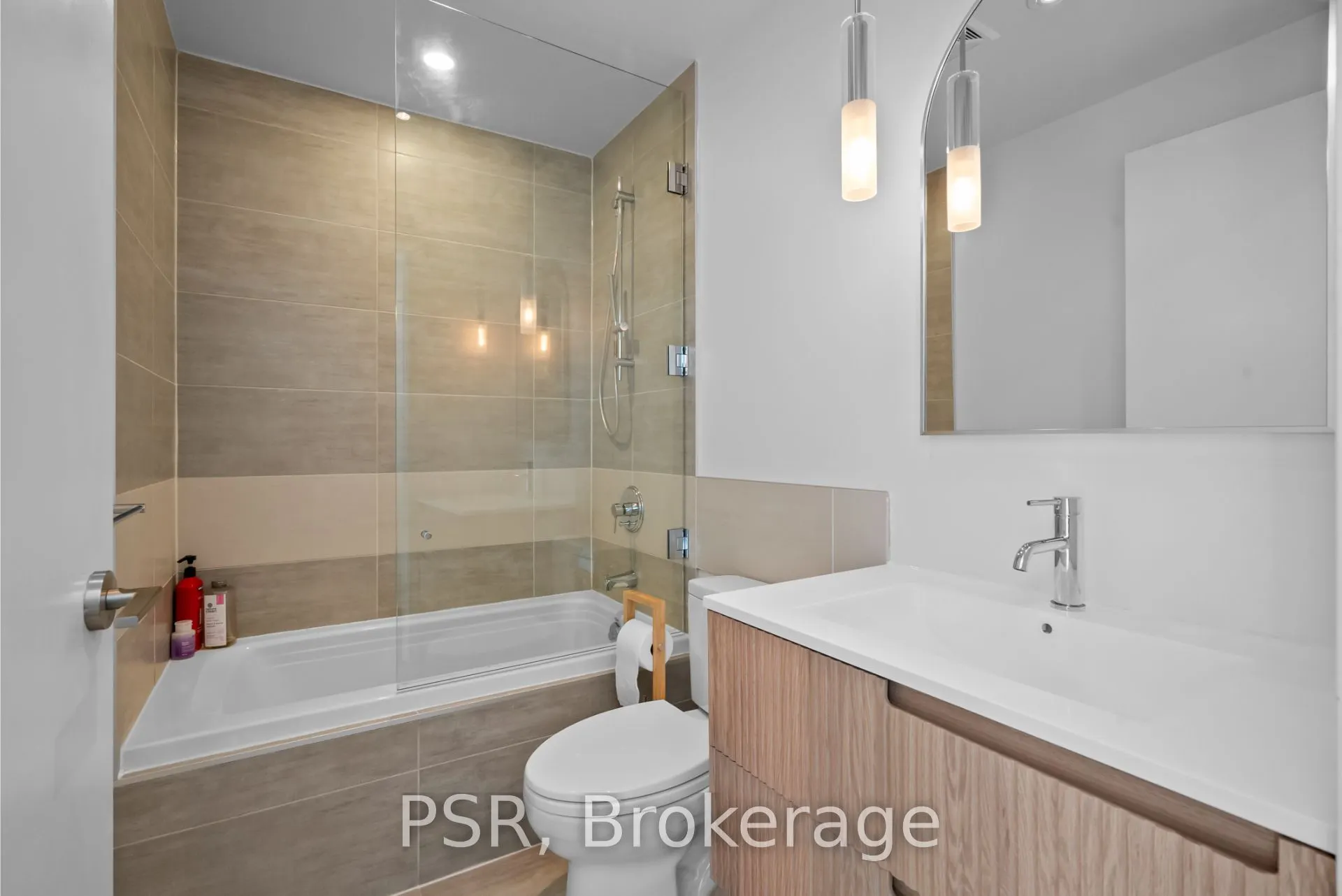 8 Charlotte Street, #2506