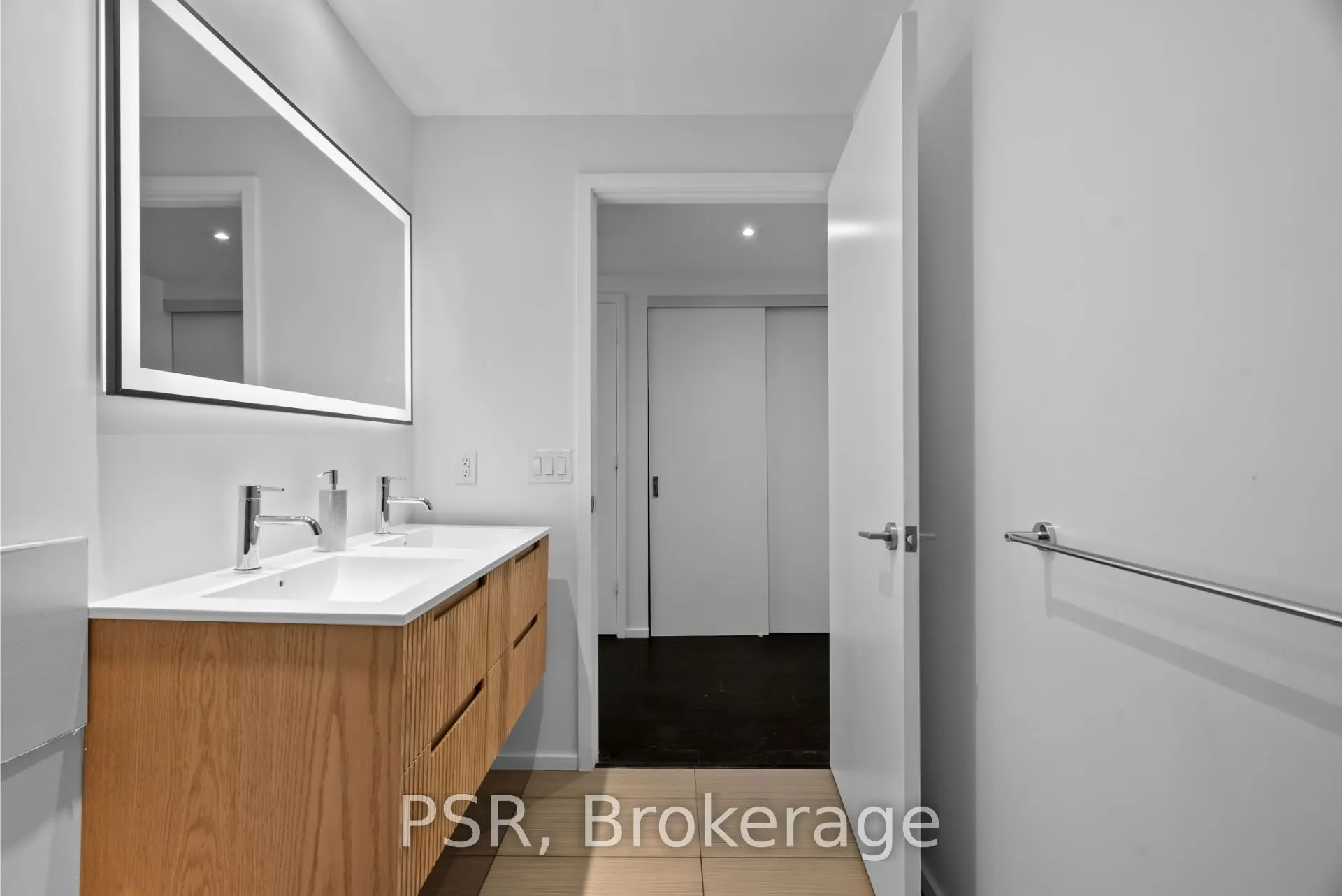 8 Charlotte Street, #2506