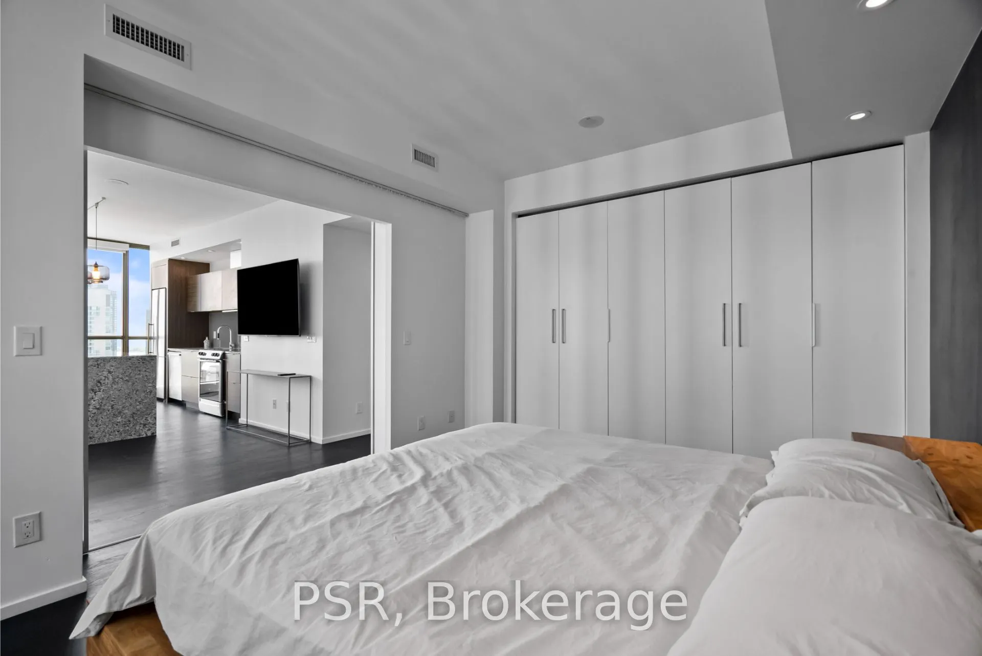 8 Charlotte Street, #2506