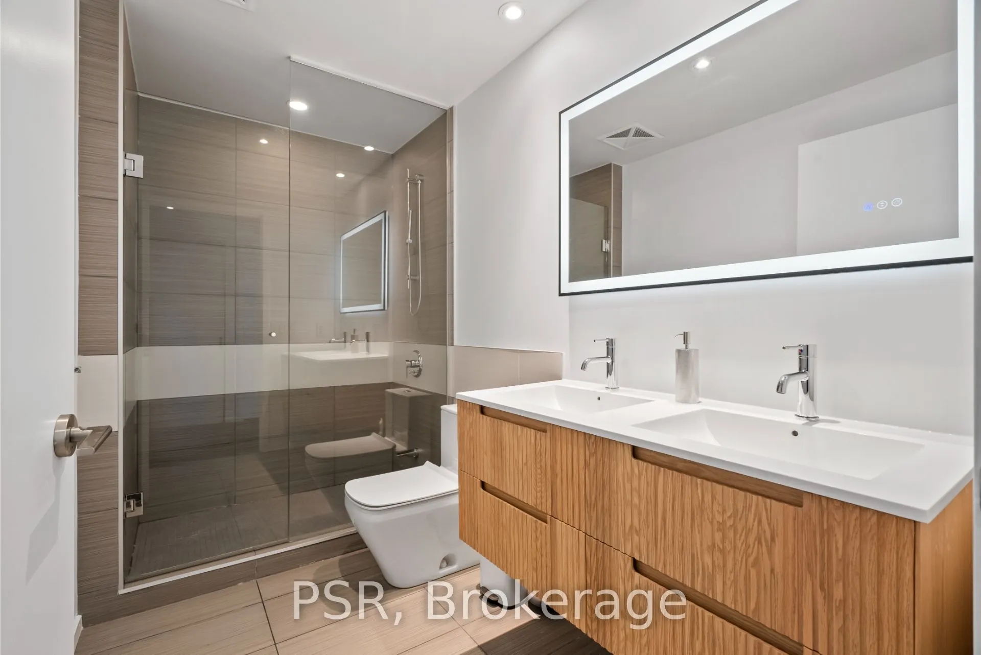 8 Charlotte Street, #2506