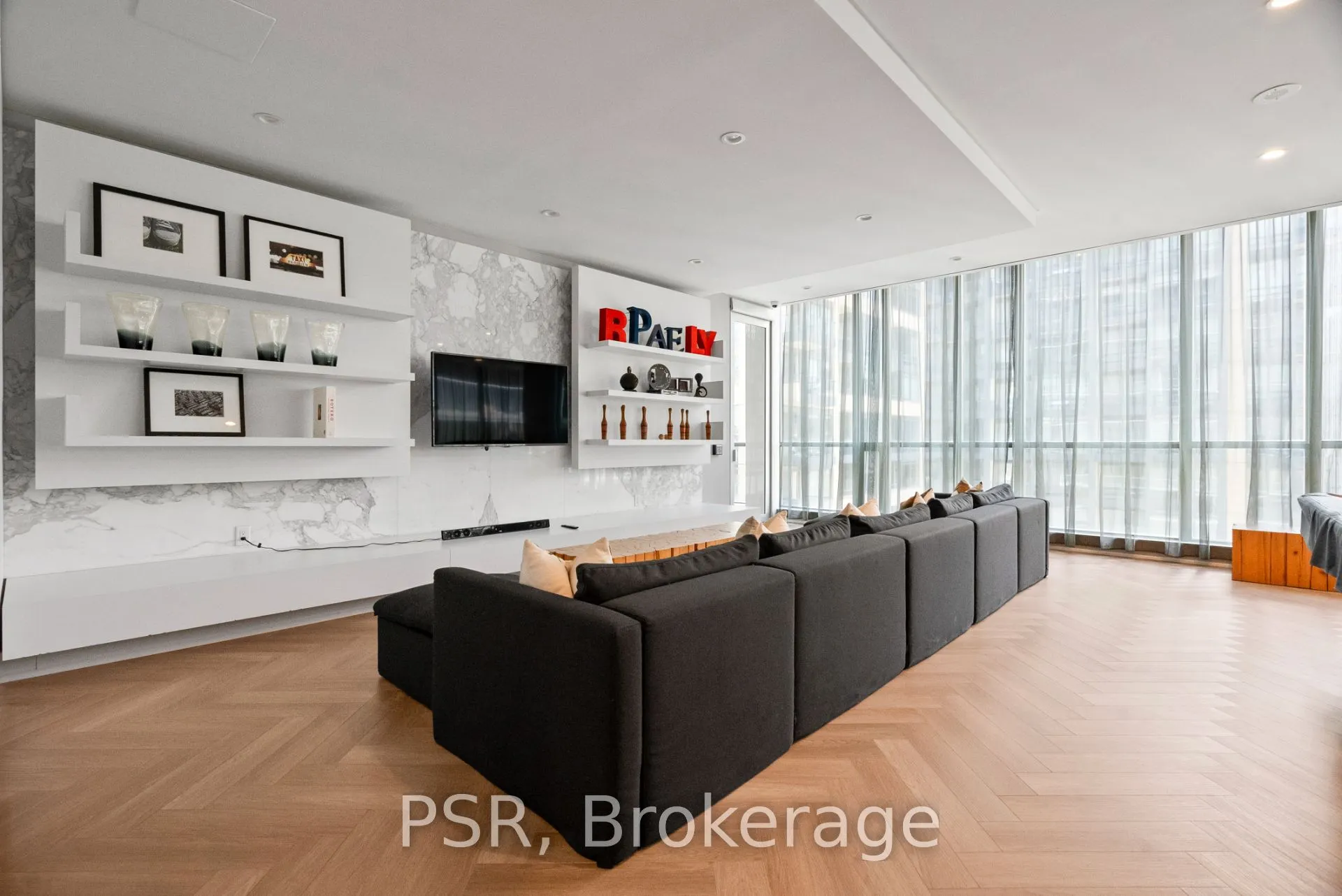 8 Charlotte Street, #2506