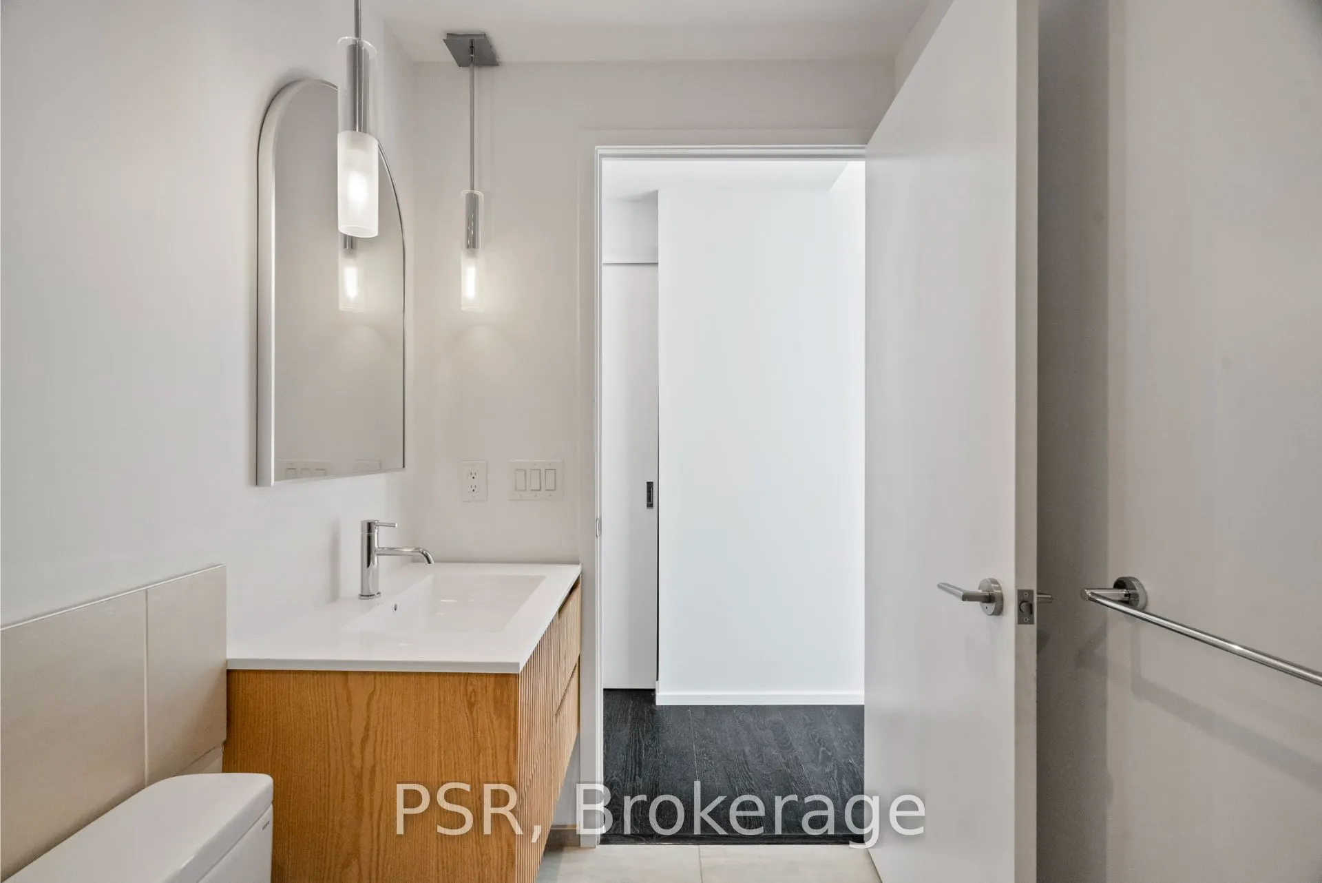 8 Charlotte Street, #2506