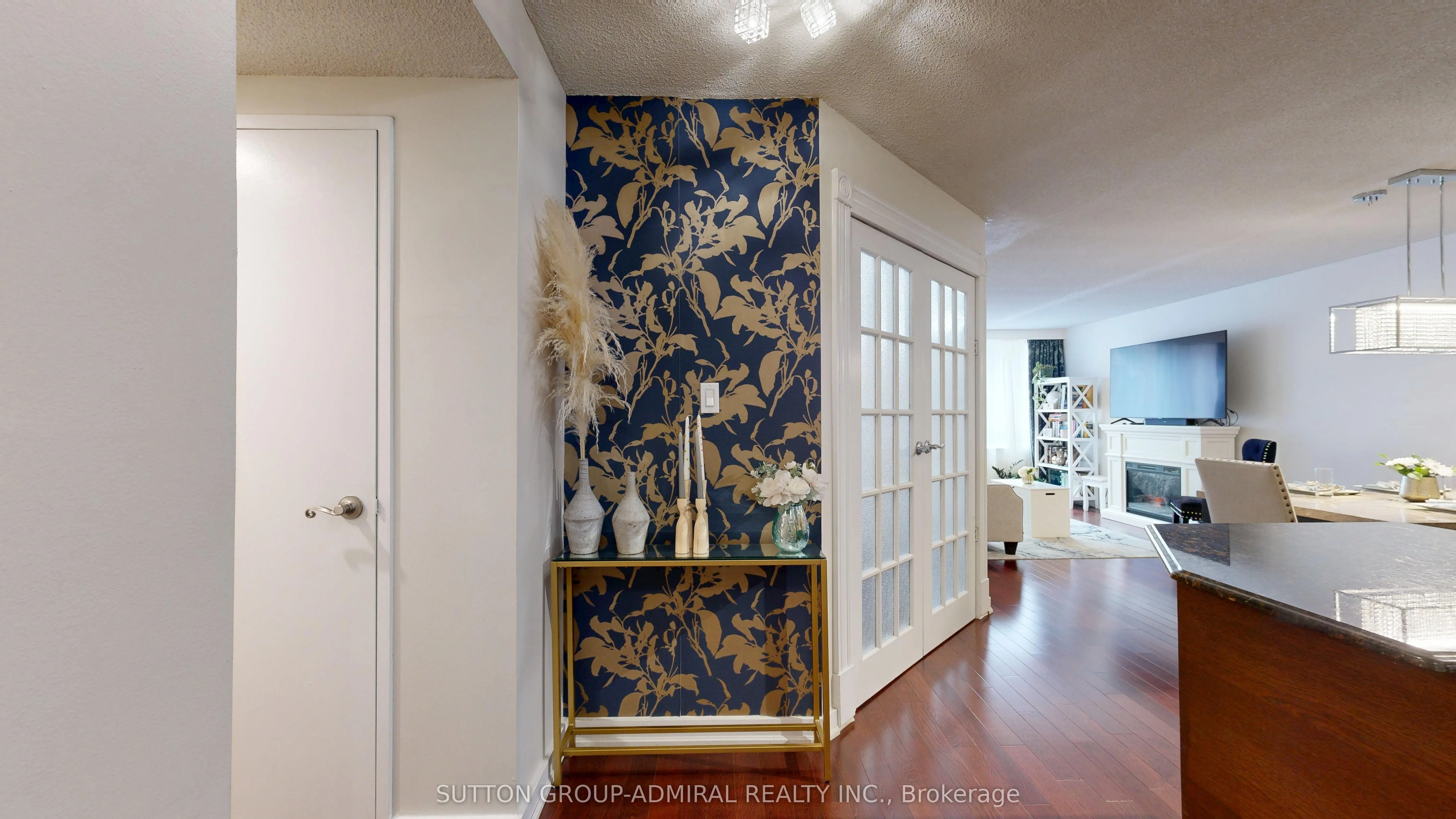 633 Bay Street, #201