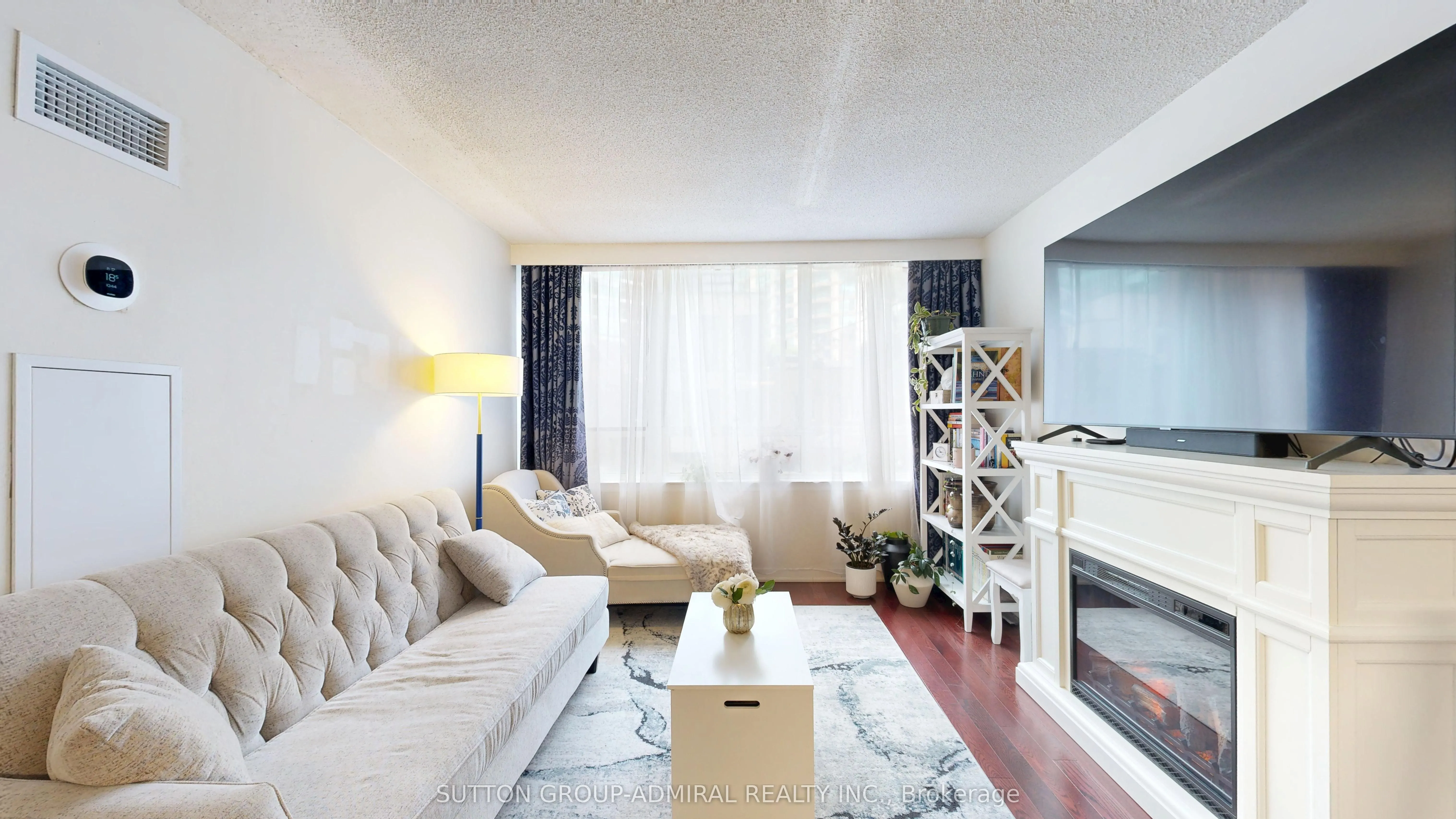 633 Bay Street, #201