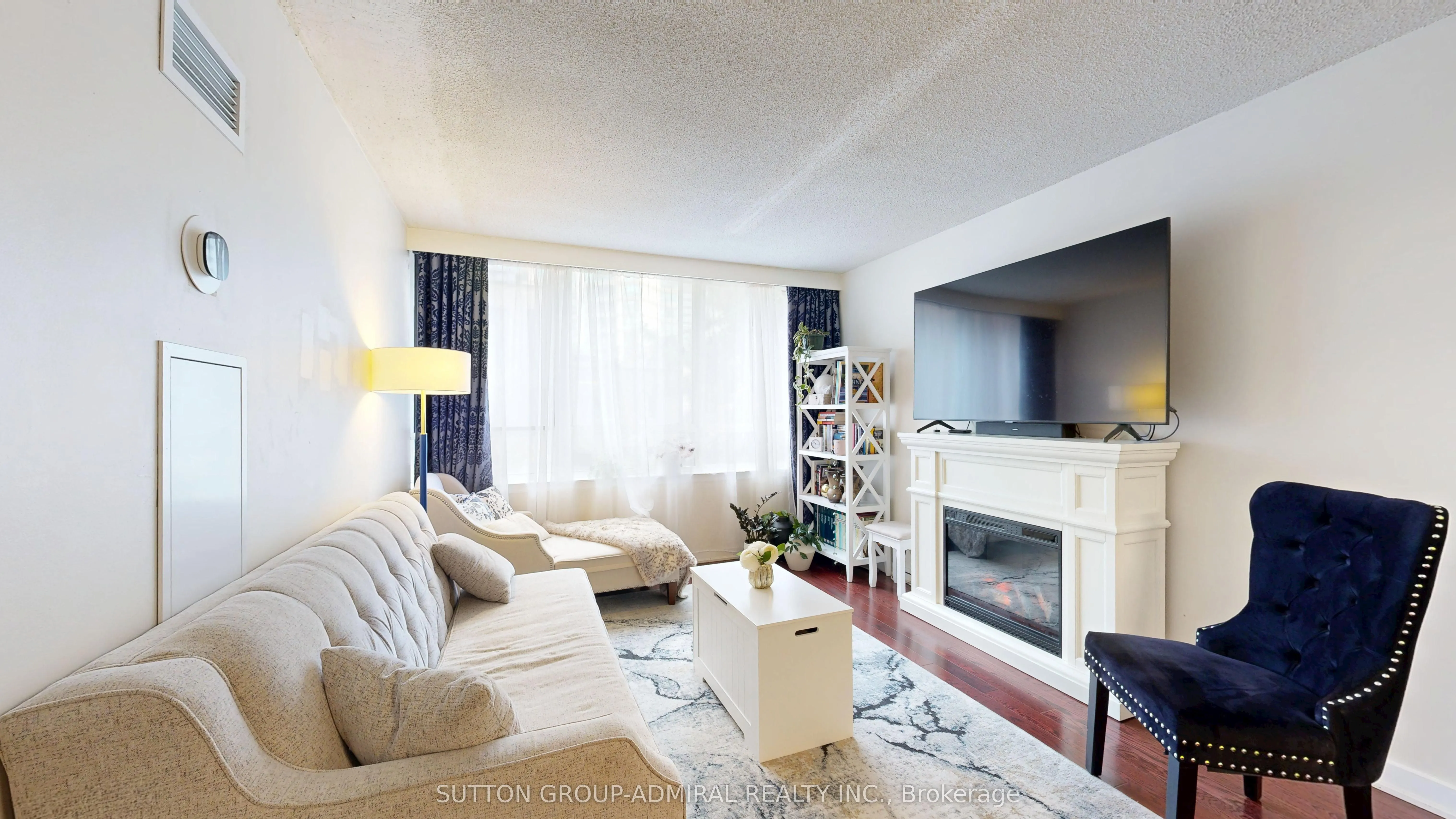 633 Bay Street, #201