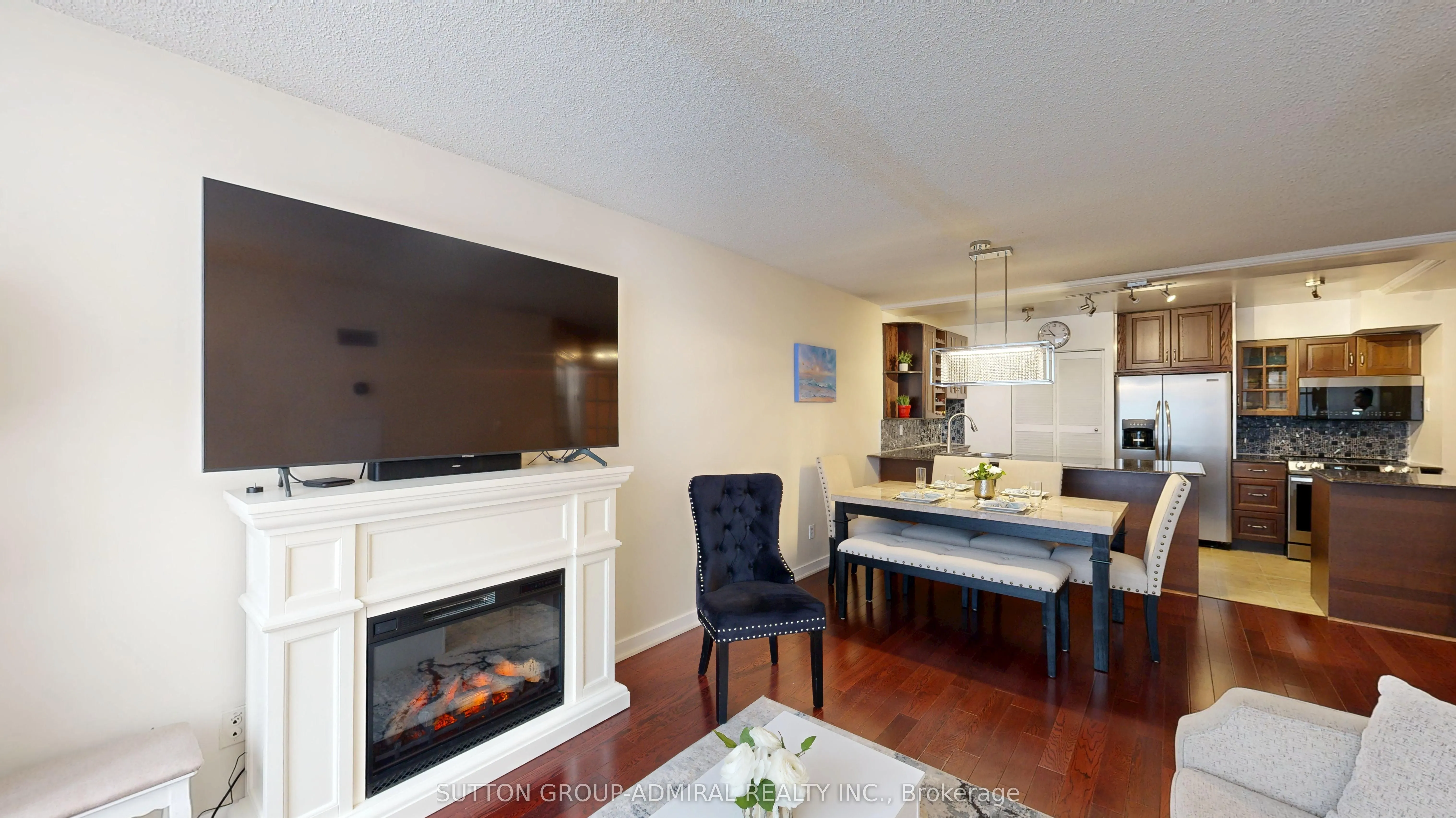 633 Bay Street, #201