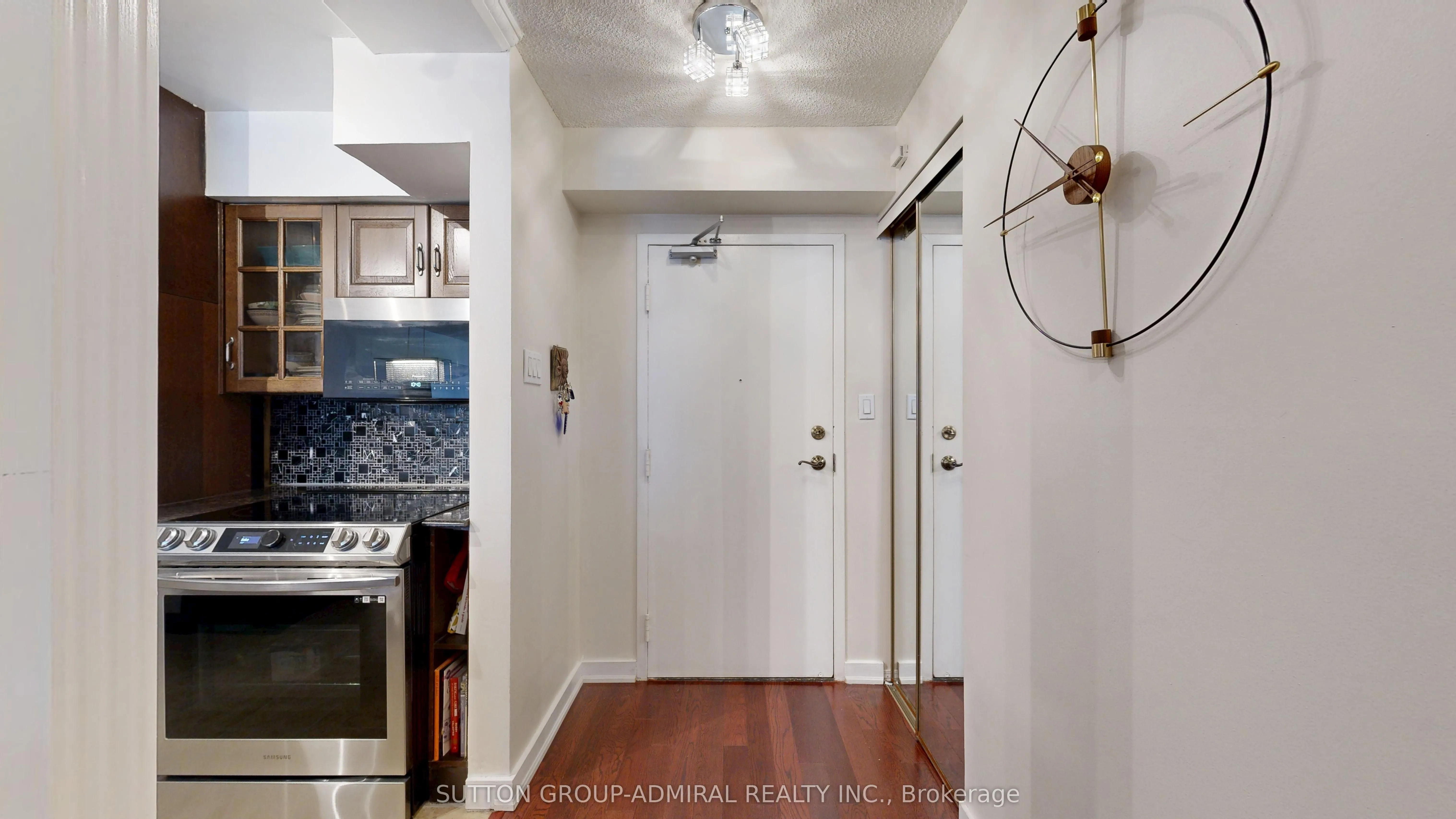 633 Bay Street, #201
