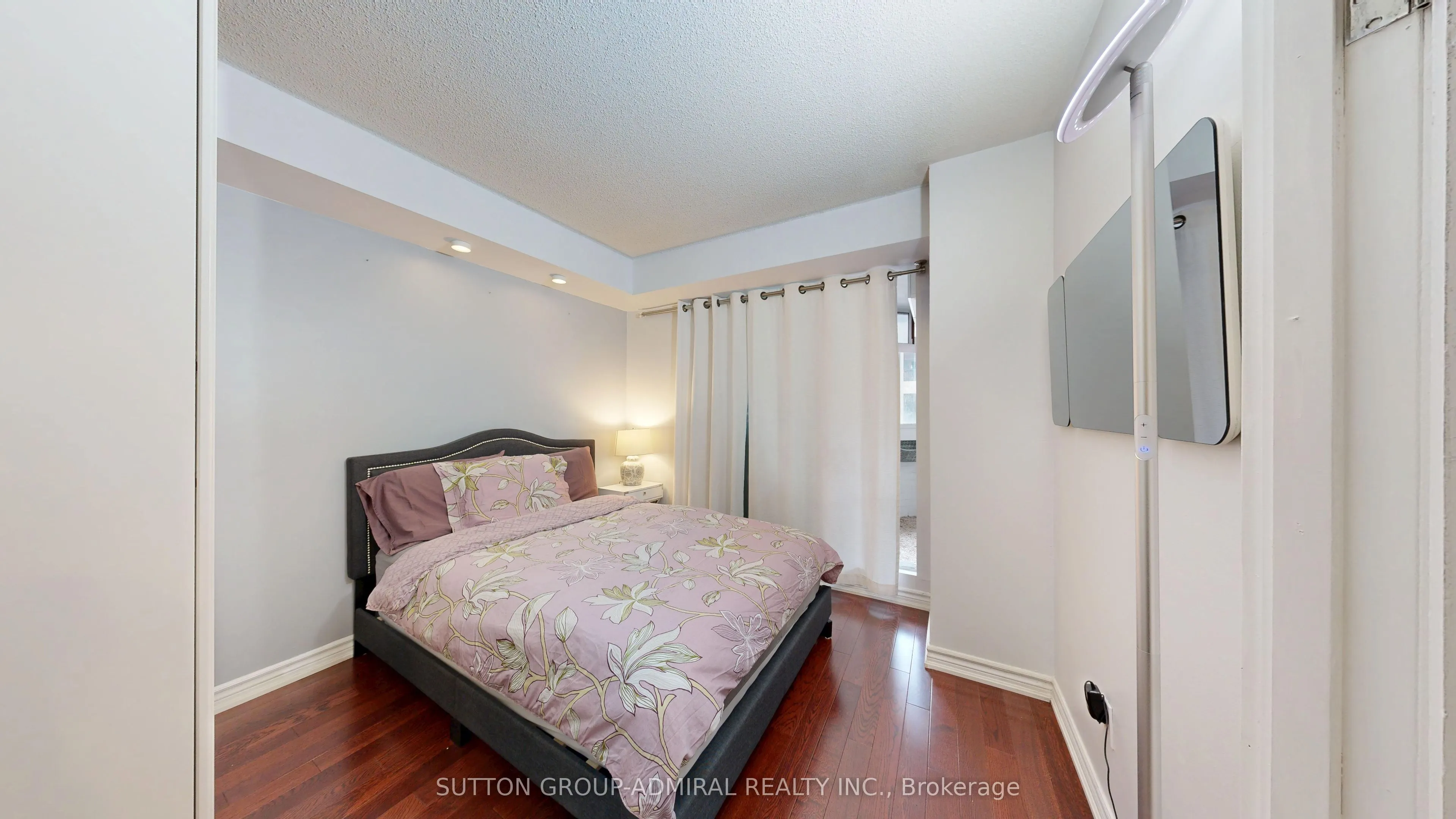 633 Bay Street, #201