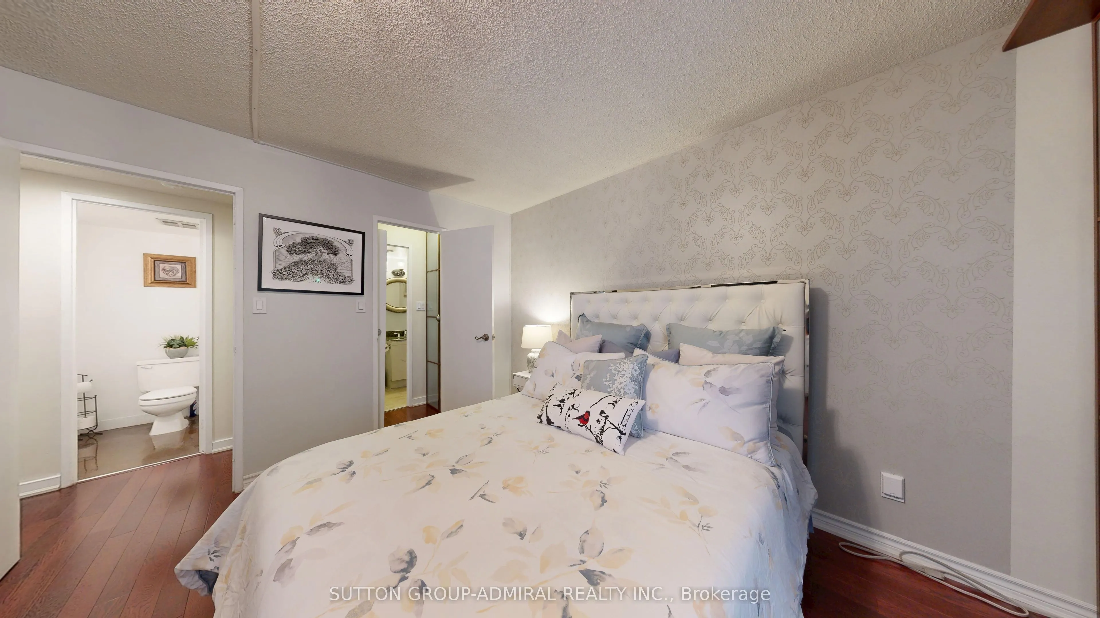 633 Bay Street, #201