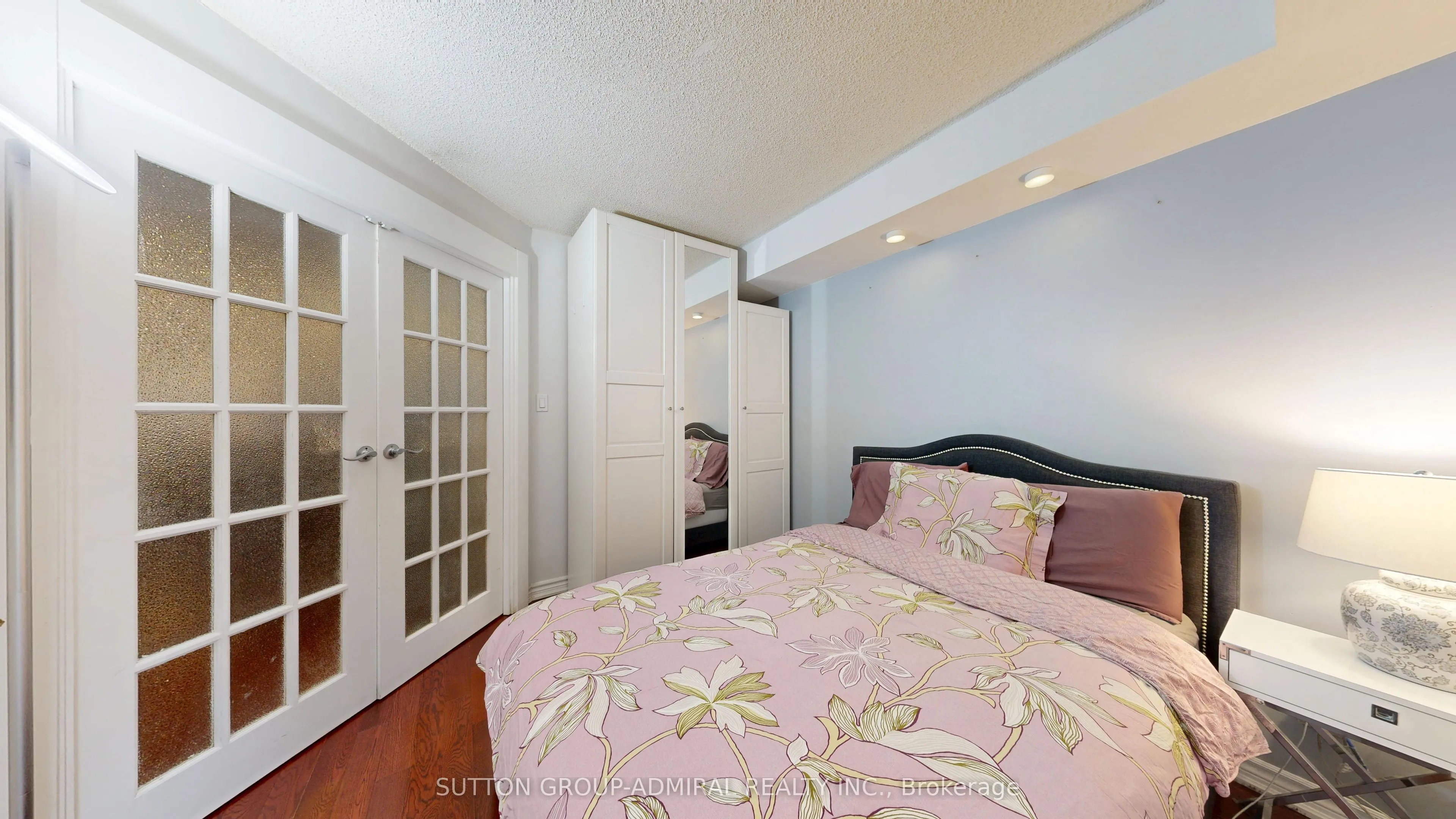 633 Bay Street, #201