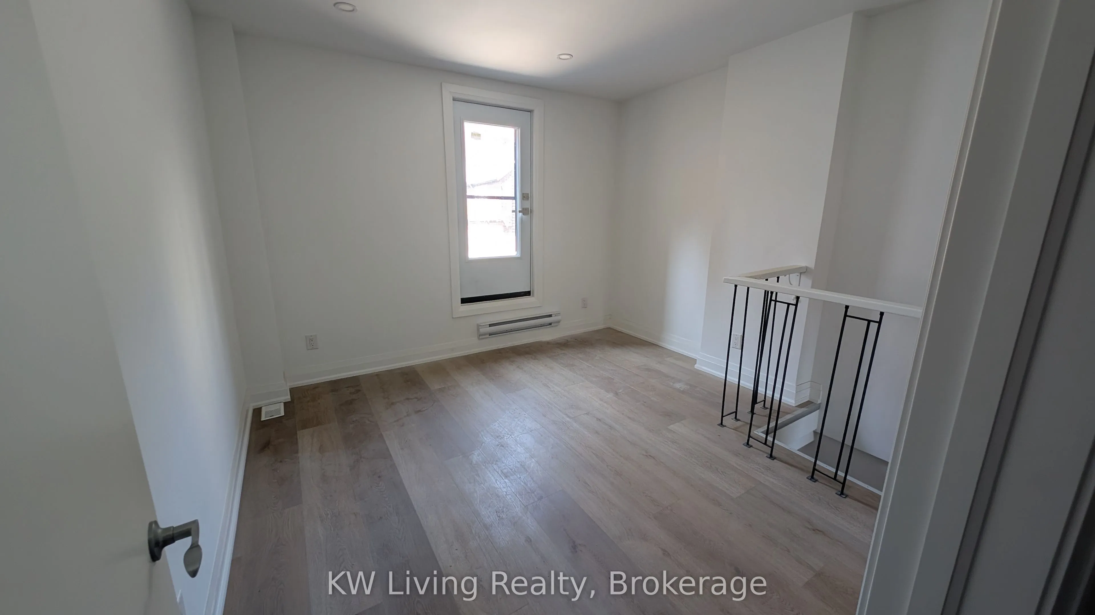 636 Yonge Street, #Main & Upper 638