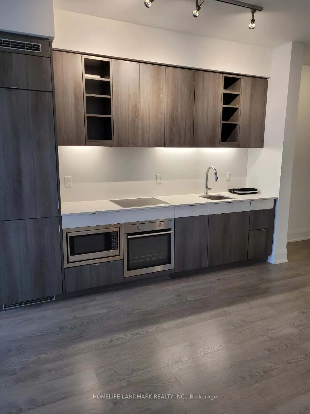 101 Erskine Avenue E, #905