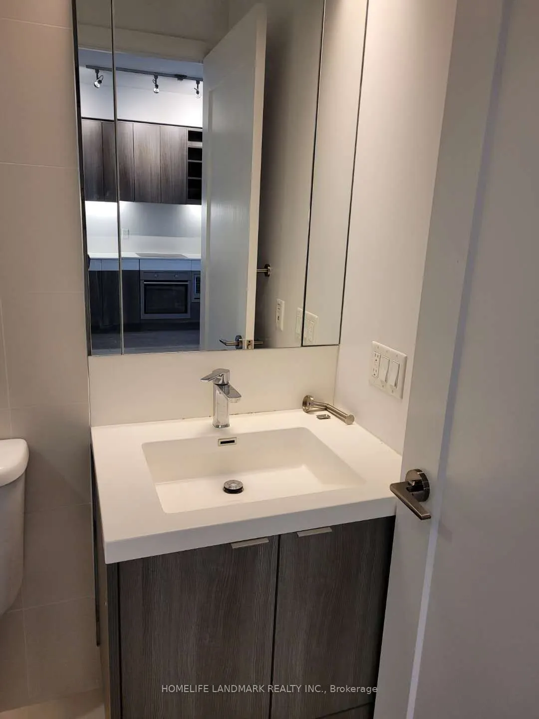 101 Erskine Avenue E, #905