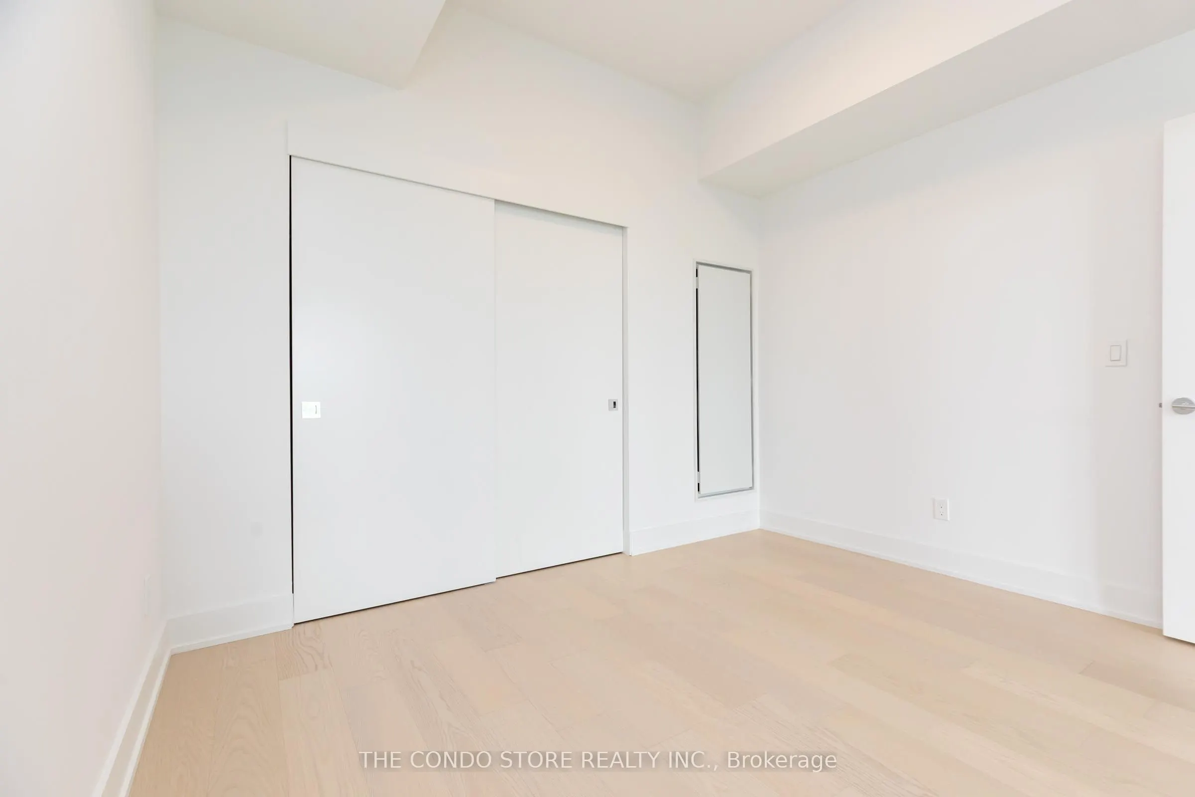 8 Manor Road W, #706