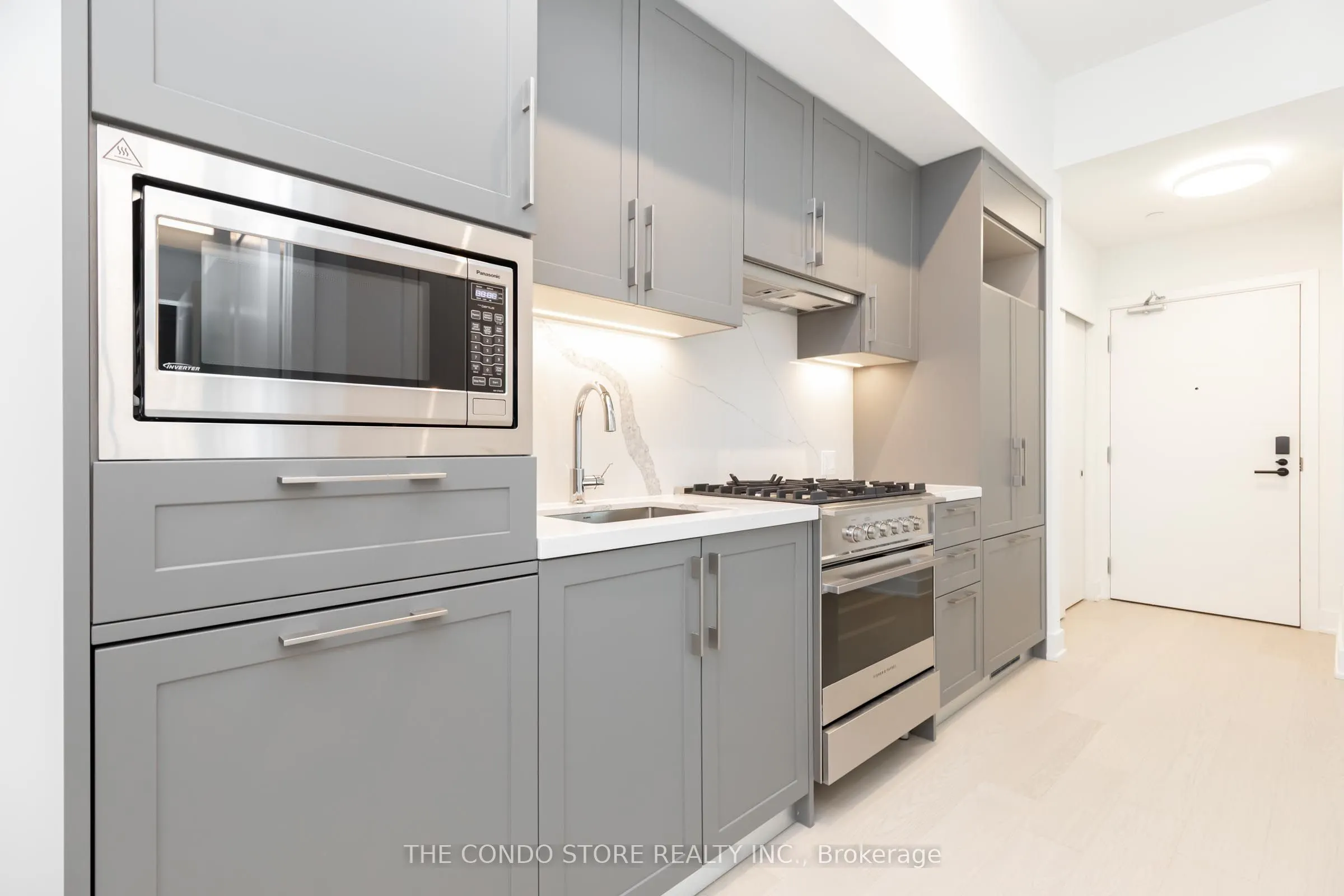 8 Manor Road W, #706