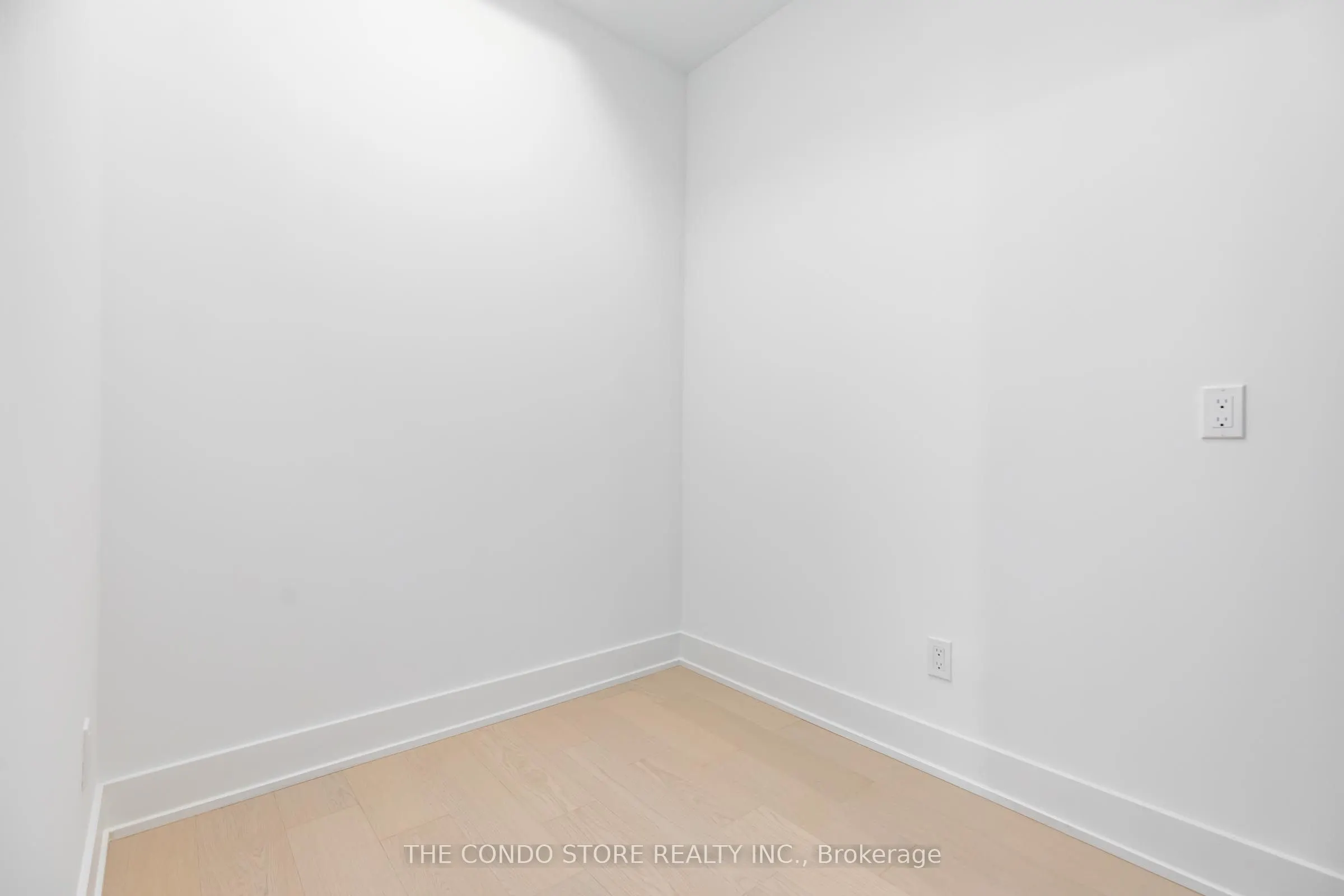 8 Manor Road W, #706