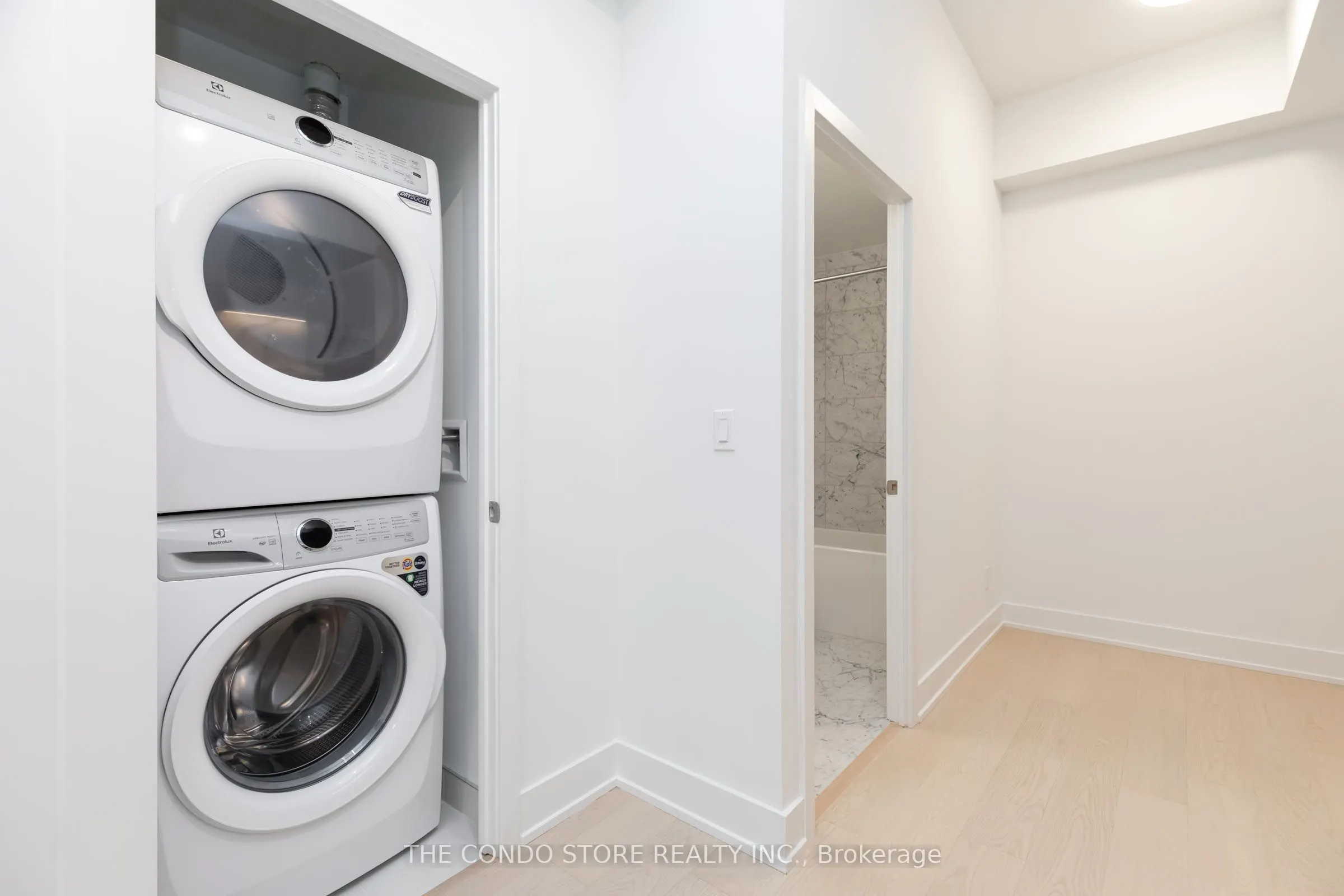 8 Manor Road W, #706