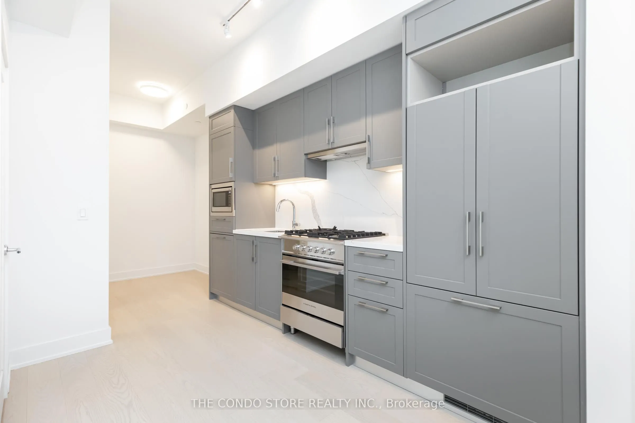 8 Manor Road W, #706