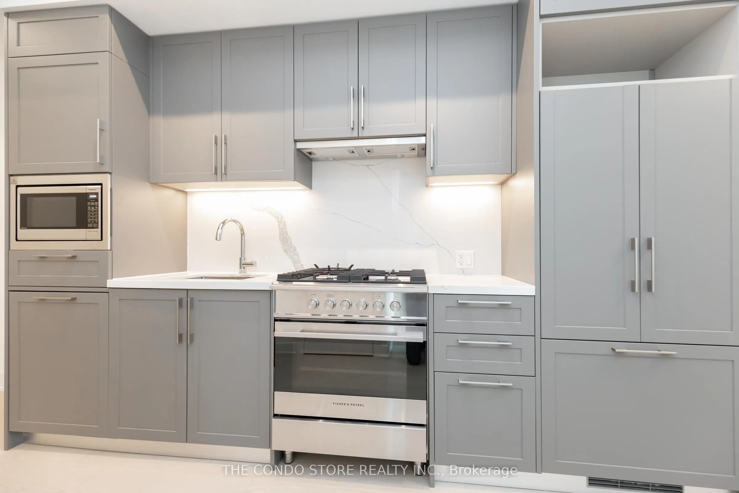 8 Manor Road W, #706