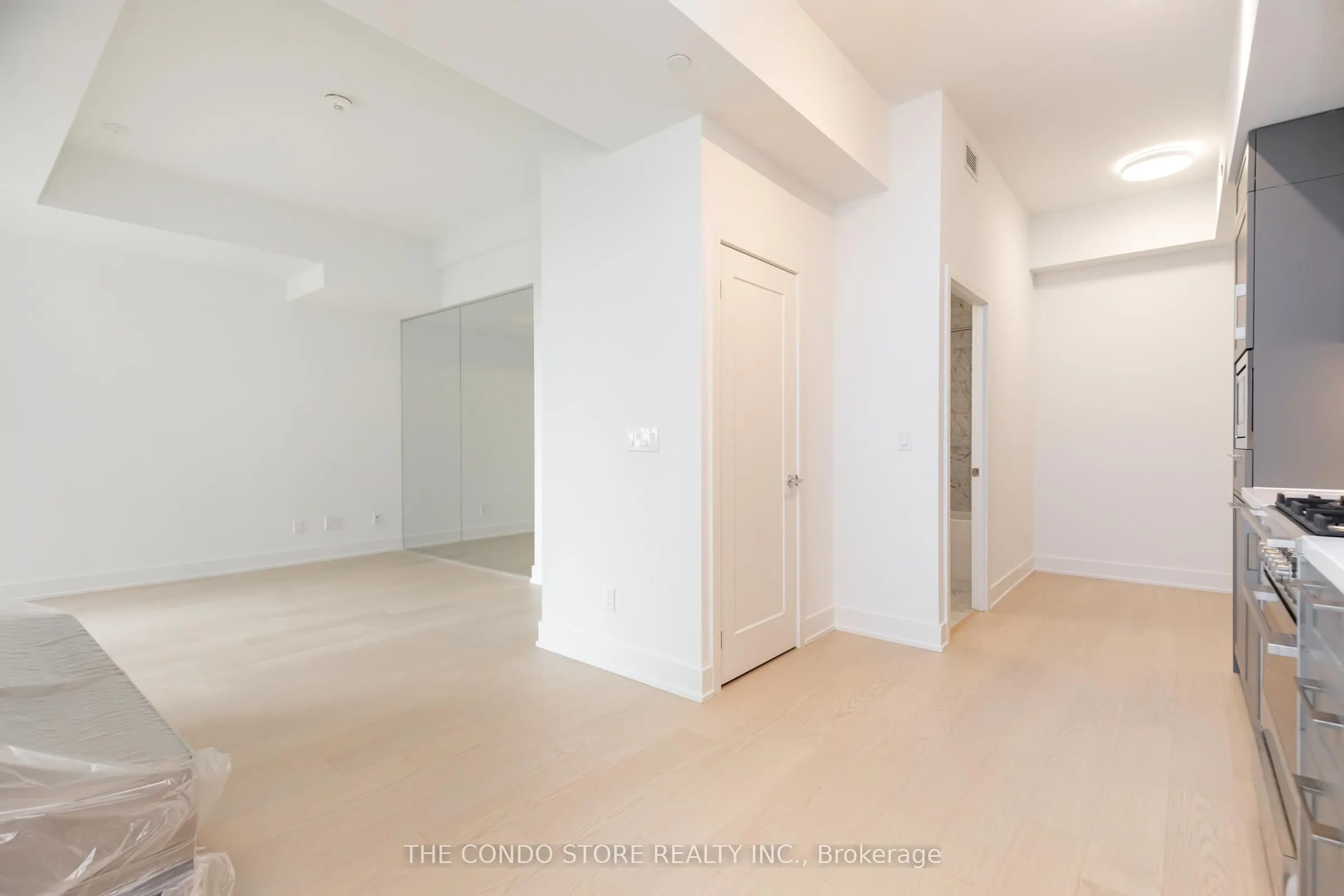 8 Manor Road W, #706