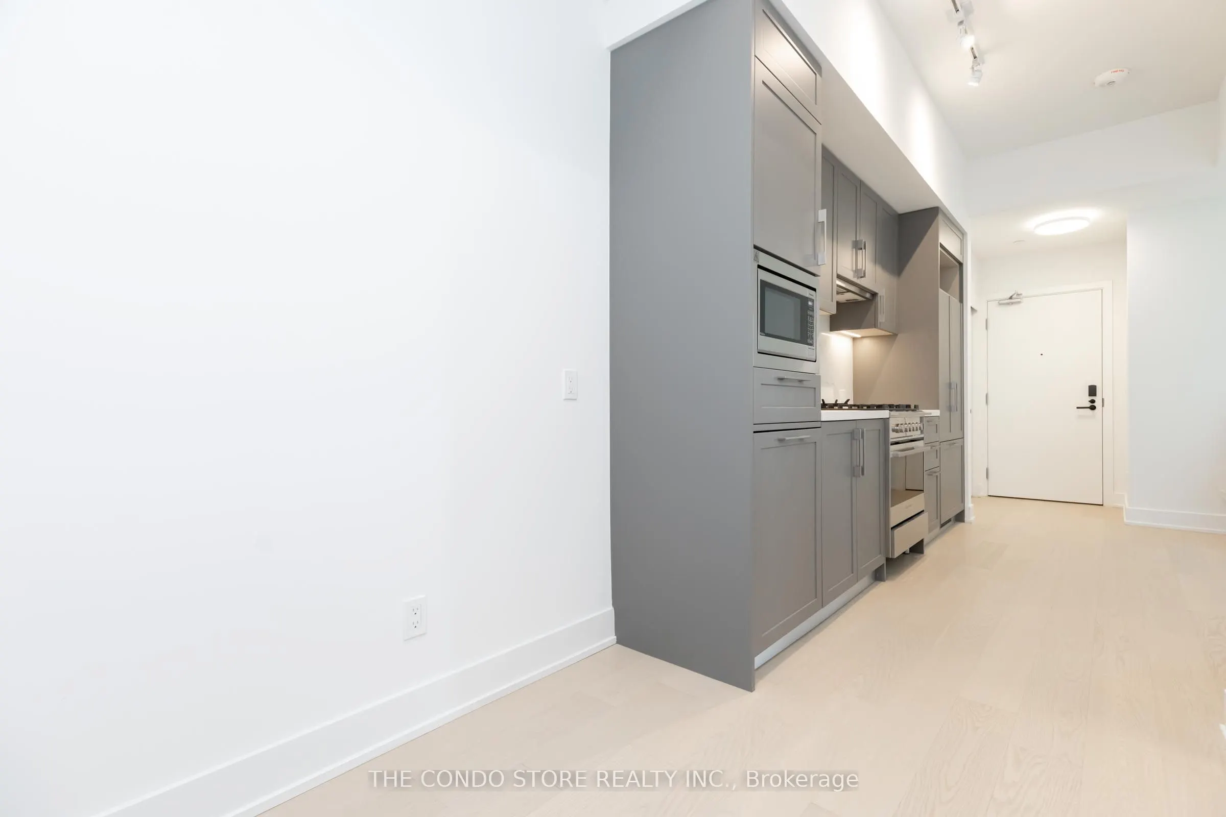 8 Manor Road W, #706