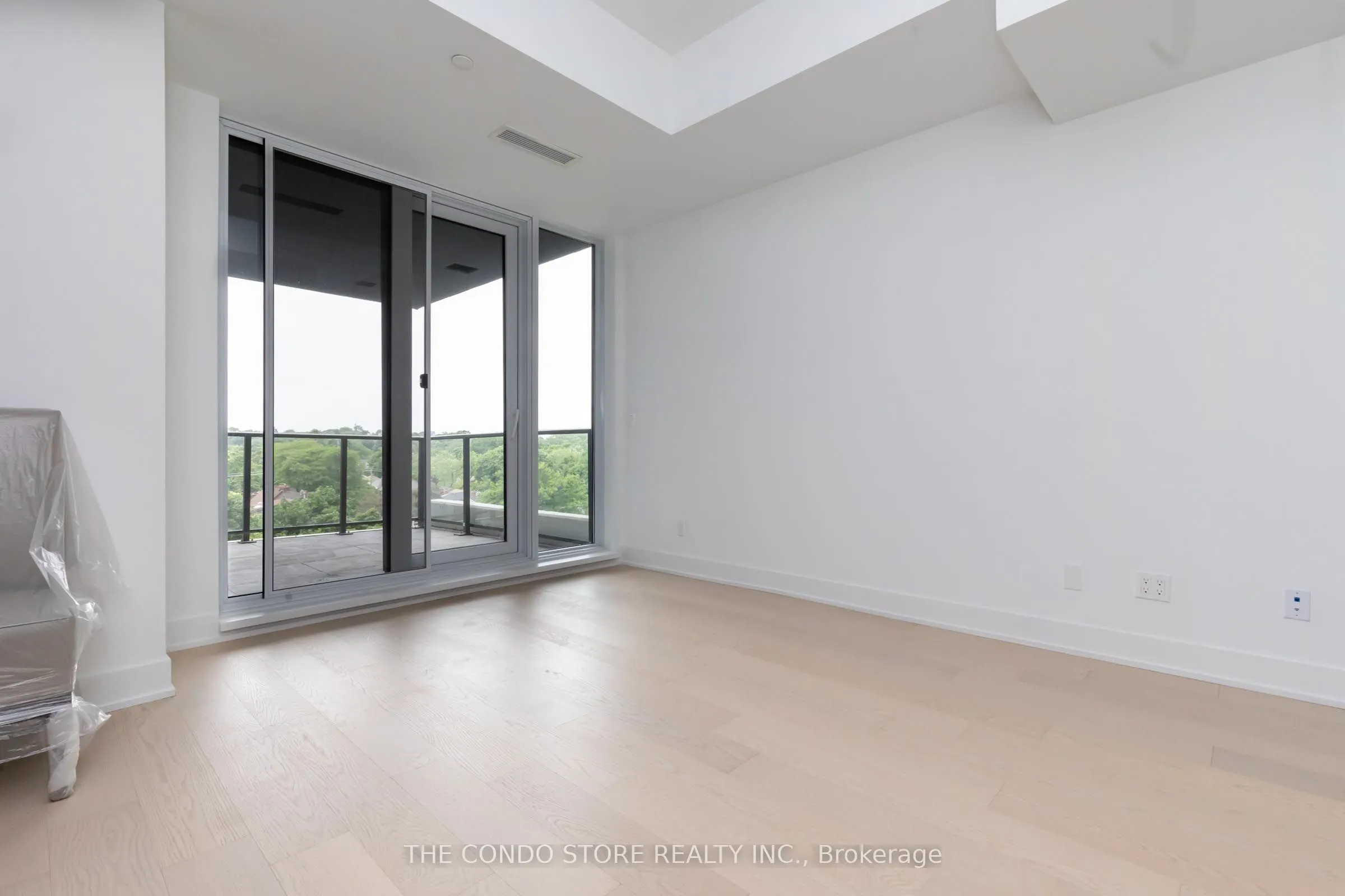 8 Manor Road W, #706